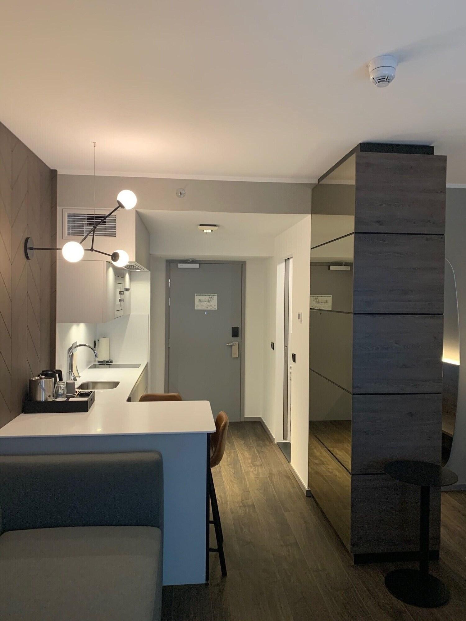 Studio Queen Size Bed