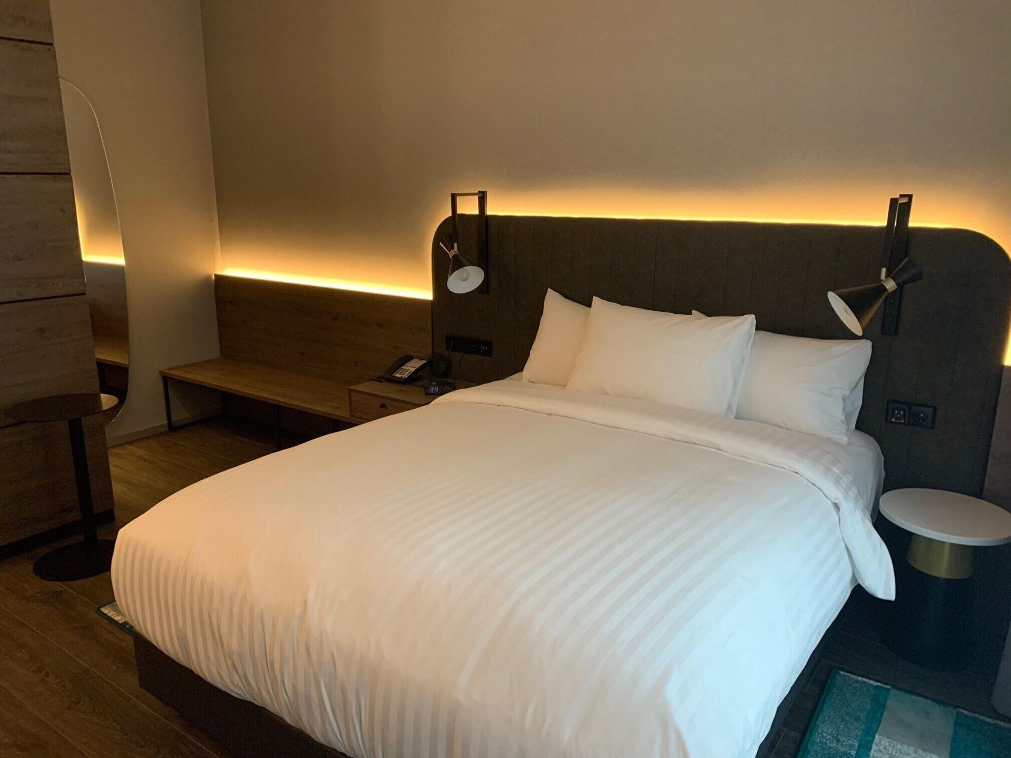 Studio Queen Size Bed