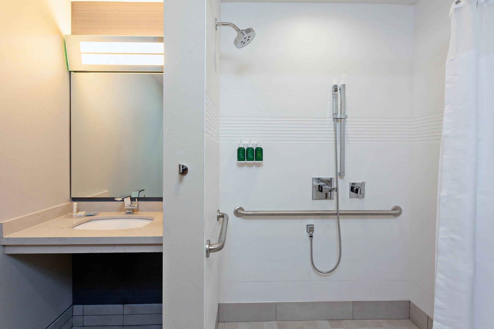 Studio Two Queen Beds