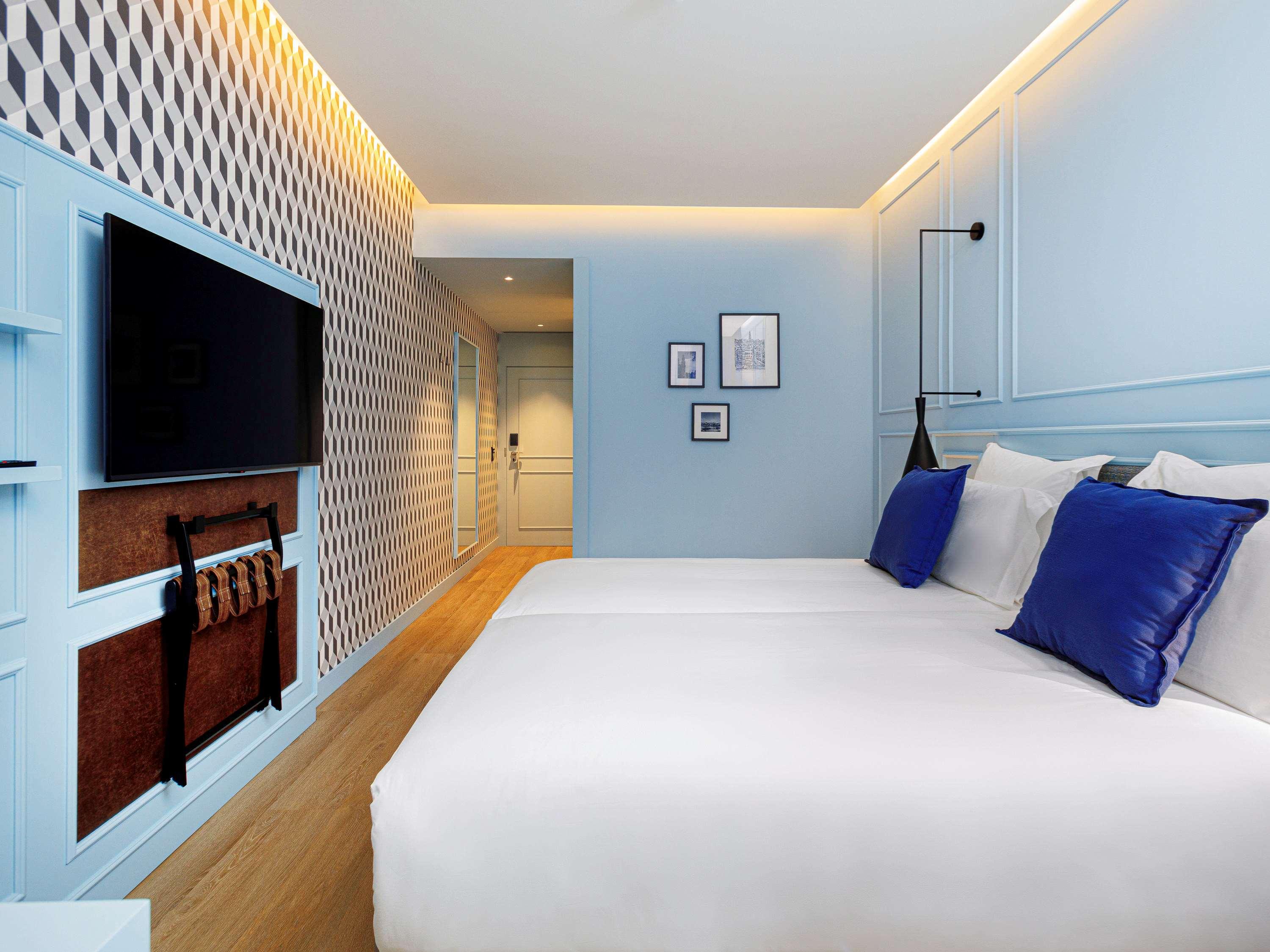 Room Connecting Room