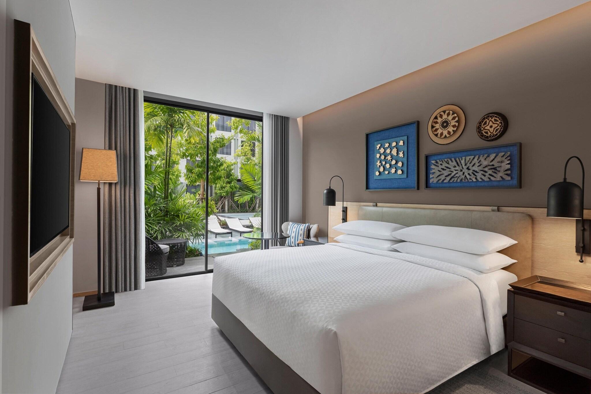 Double Pool View King Bed