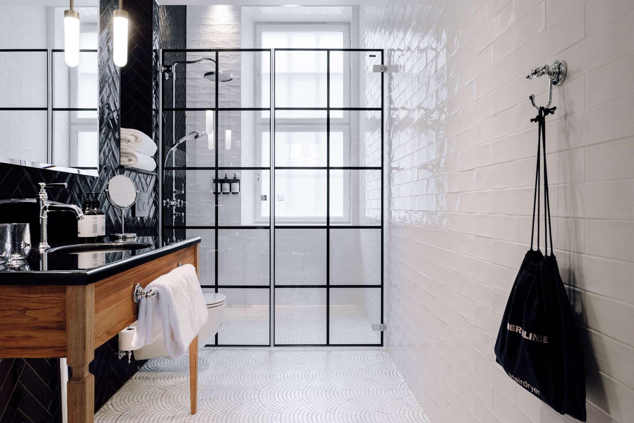 Double Deluxe King Bed