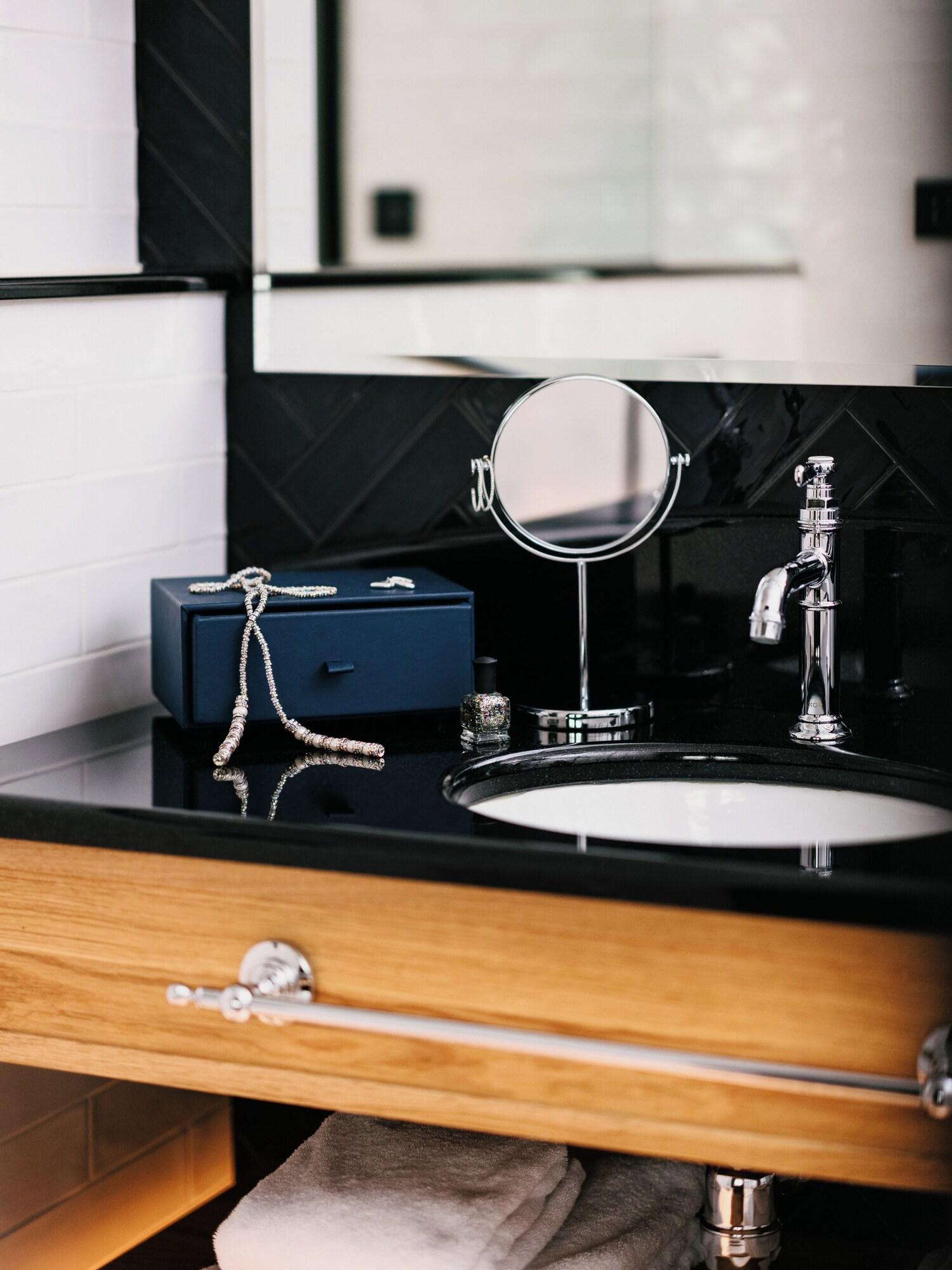 Double Deluxe King Bed