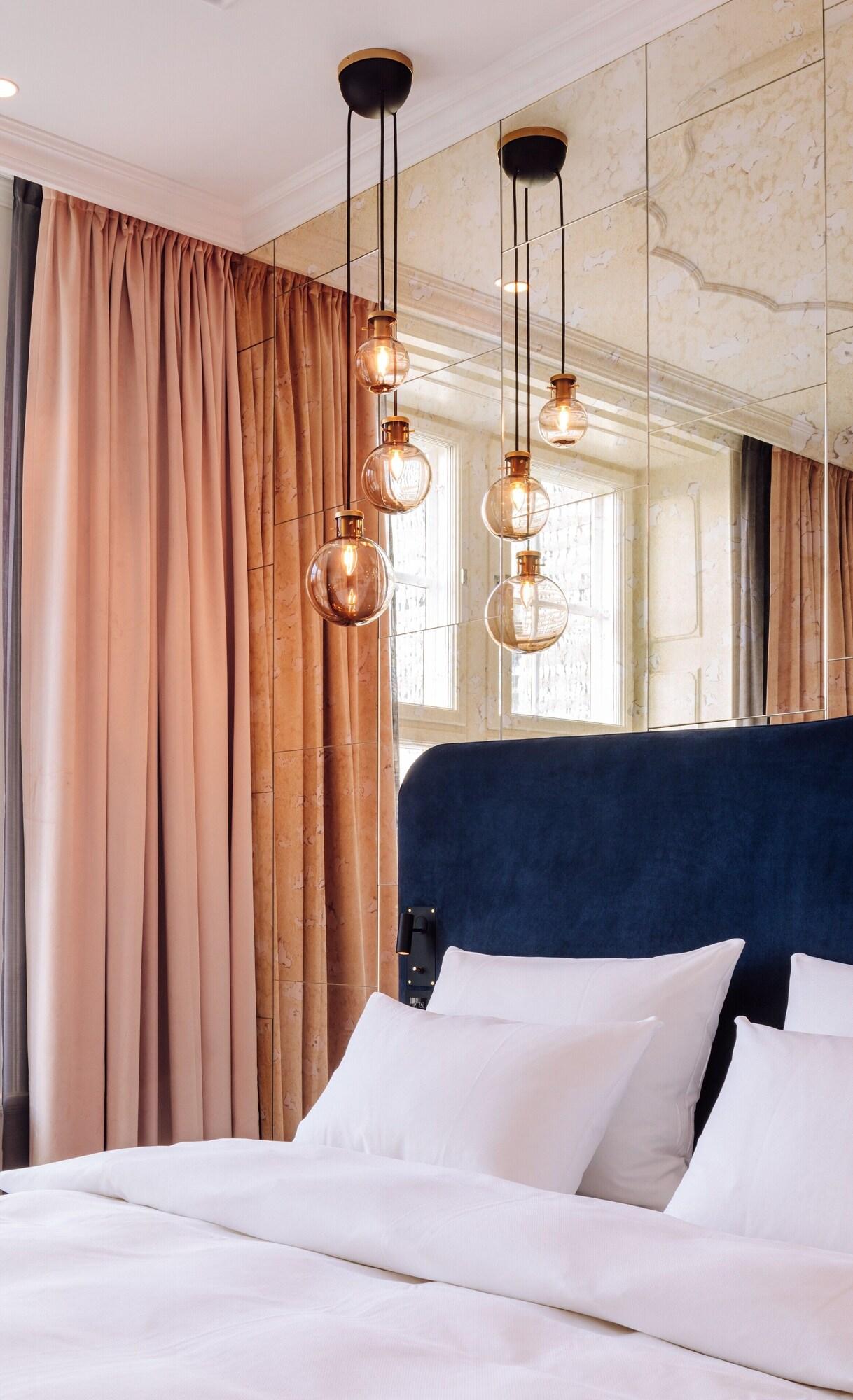 Double Queen Size Bed