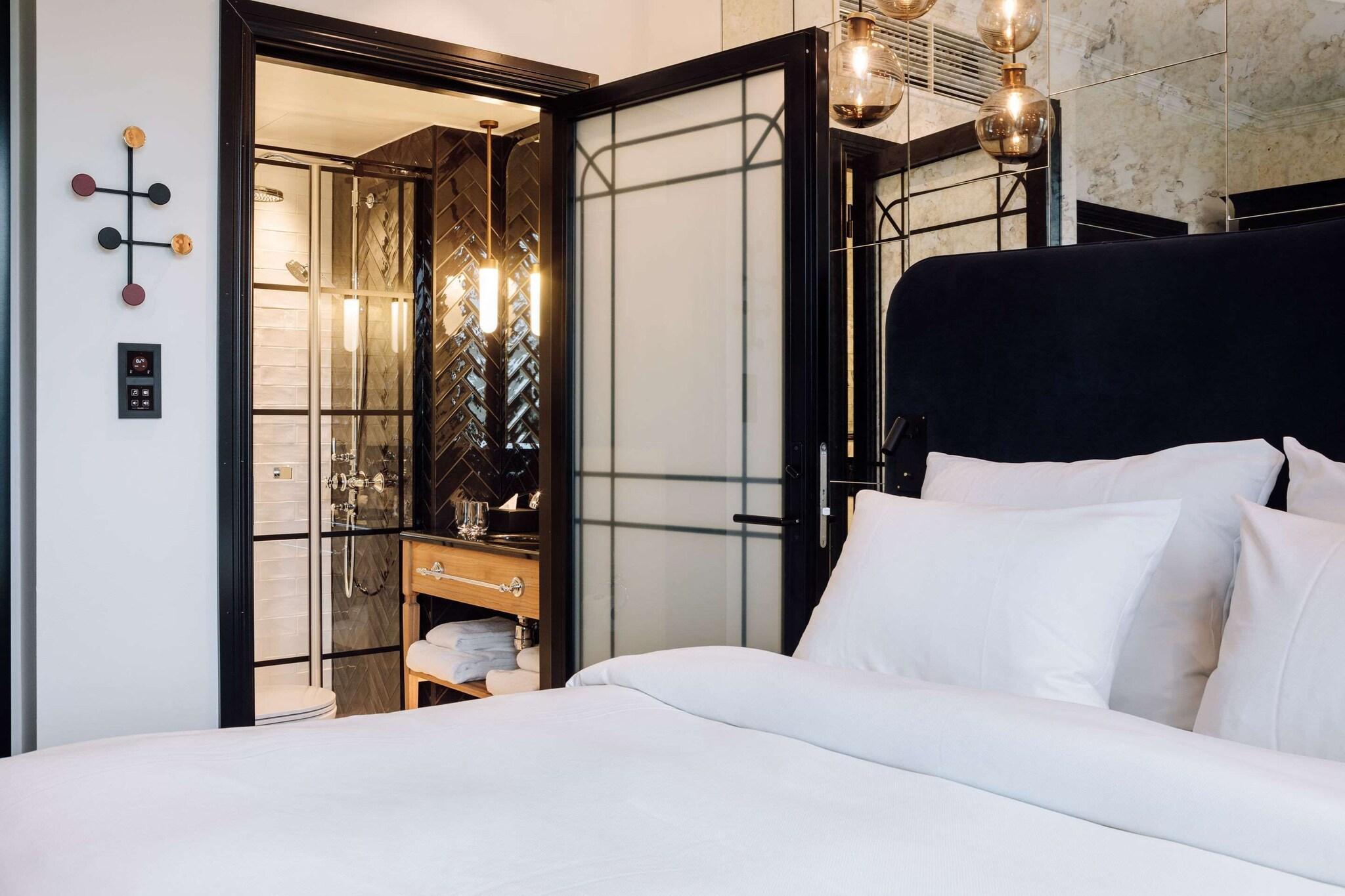 Double Queen Size Bed