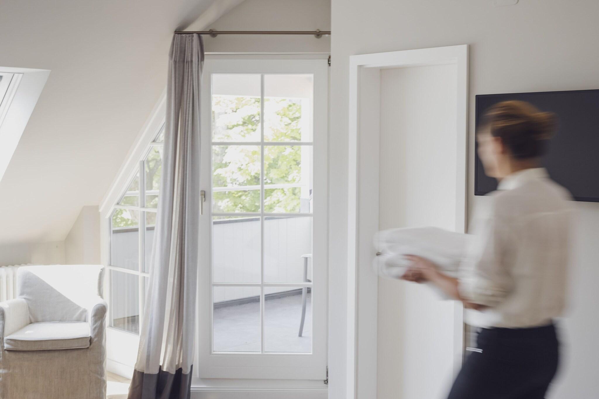 Junior Suite Queen Size Bed