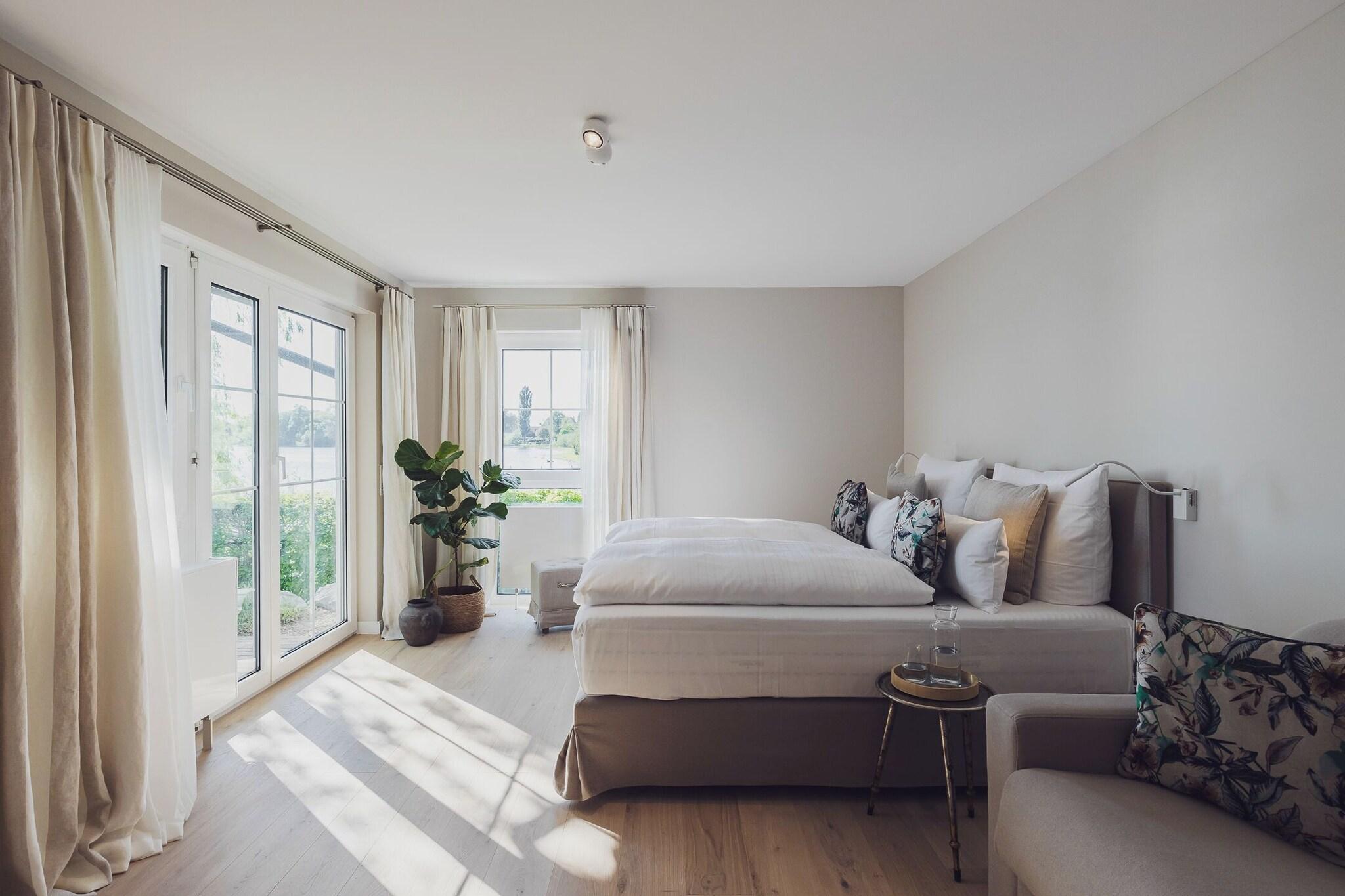 Junior Suite Queen Size Bed