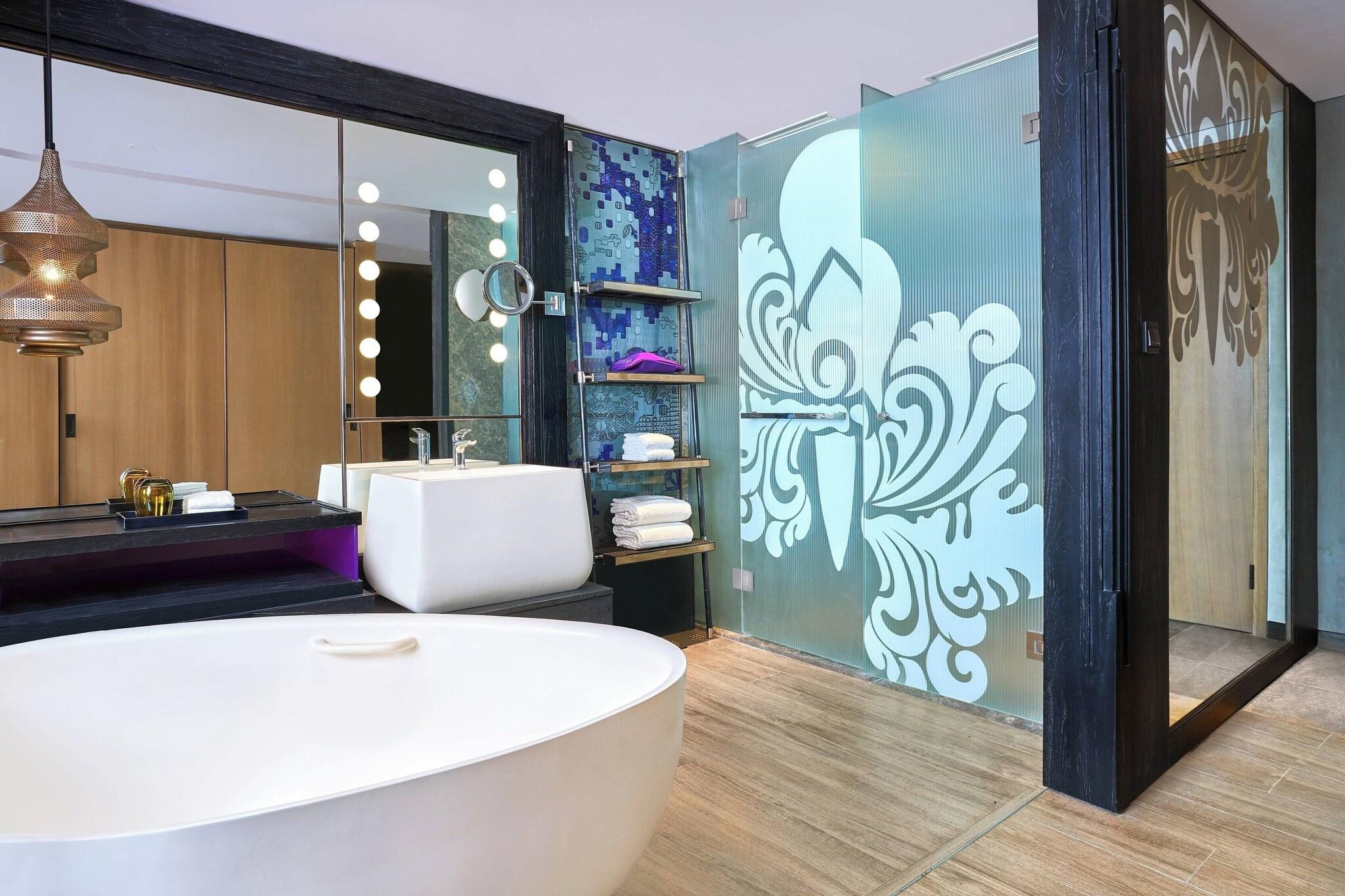 Double Deluxe King Bed