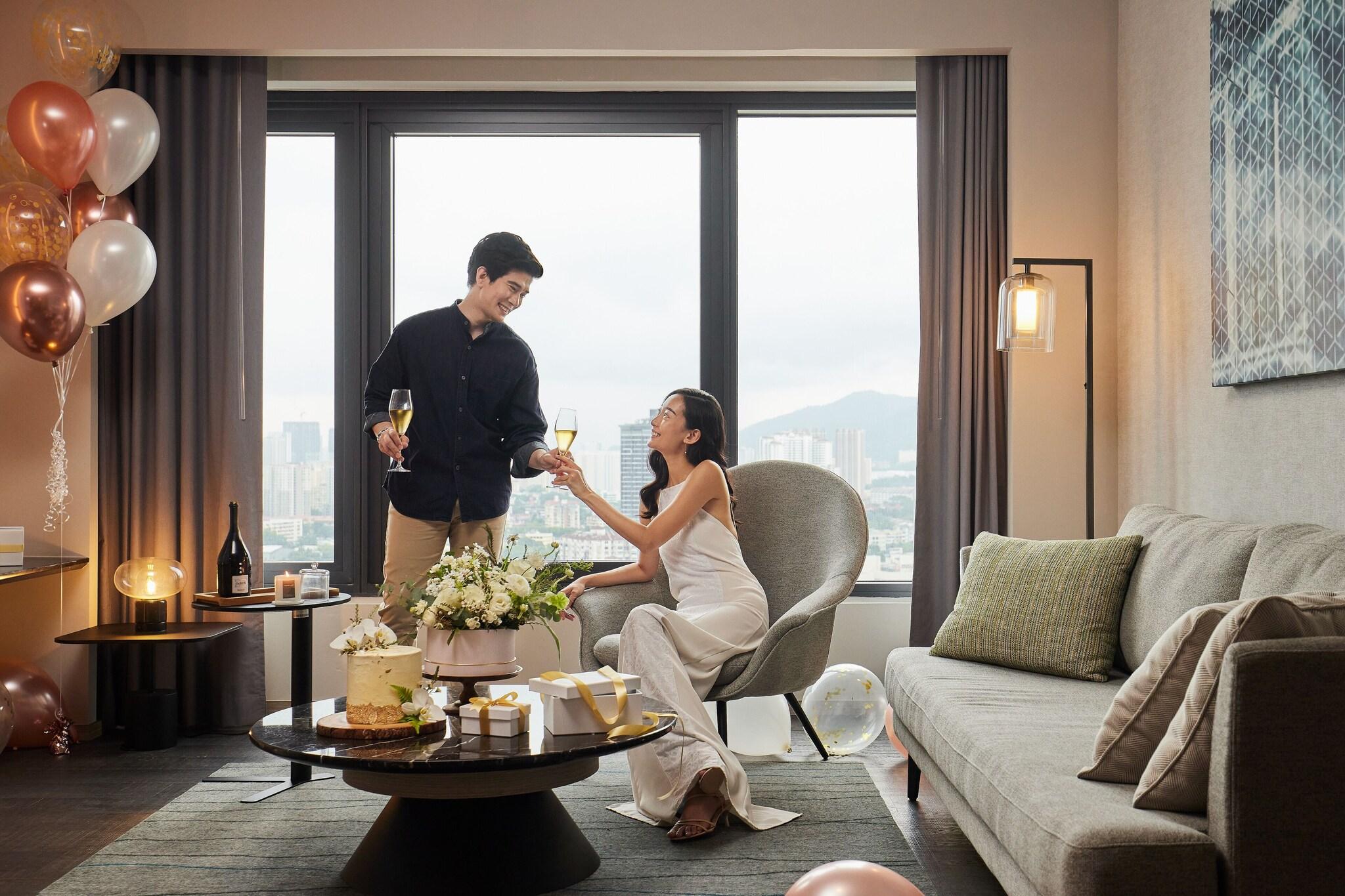 Suite City View King Bed