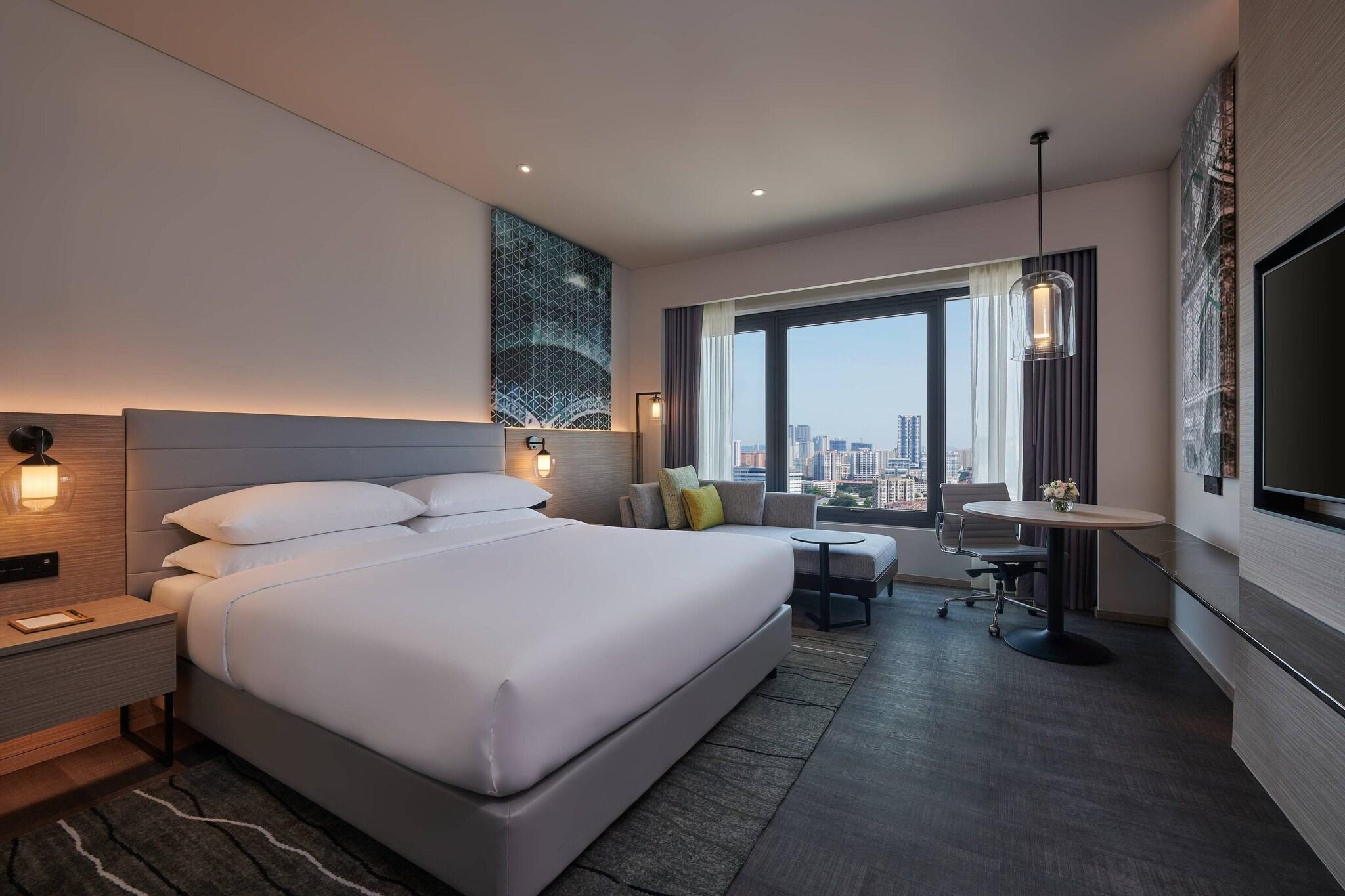 Suite City View King Bed