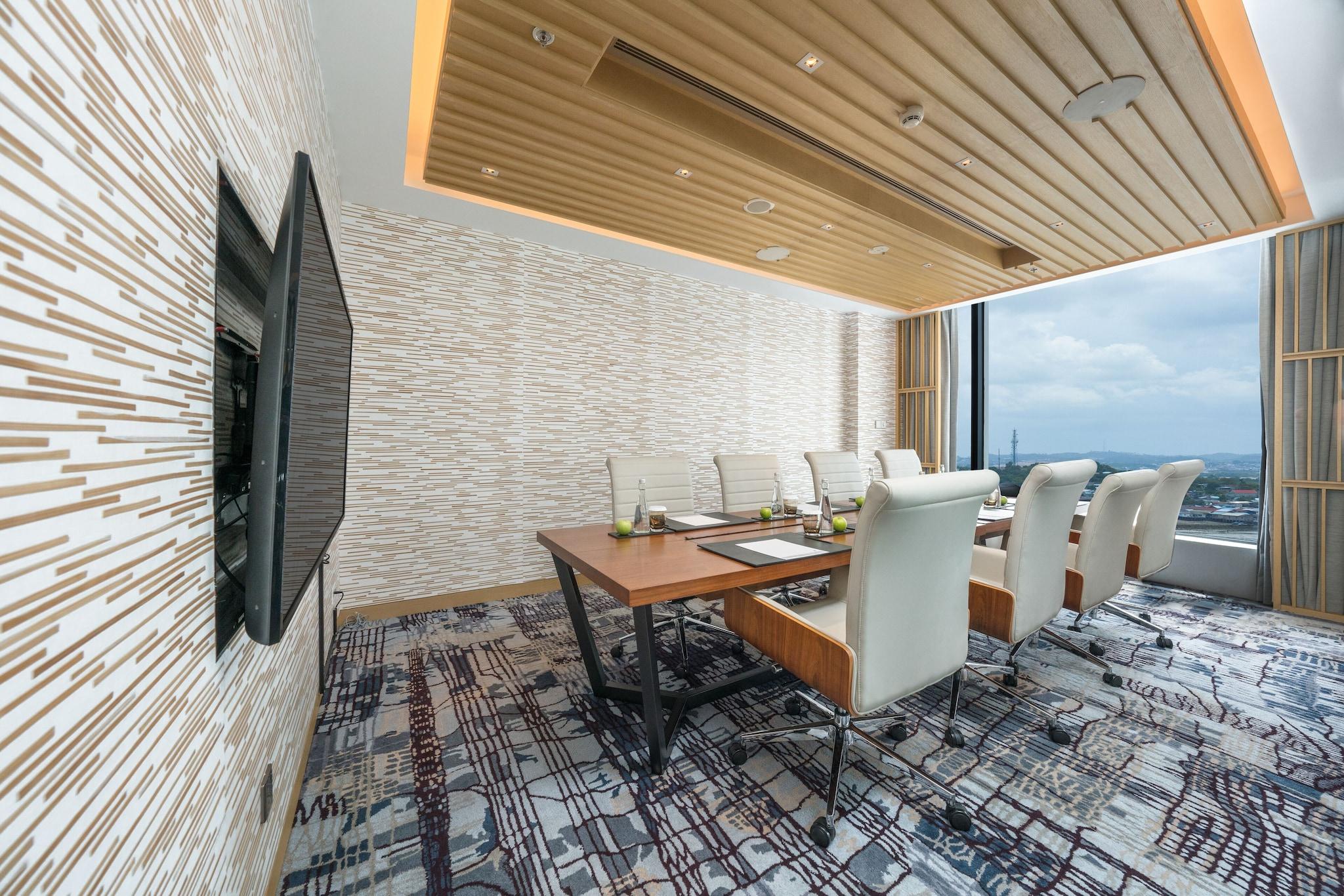 Double Club King Bed