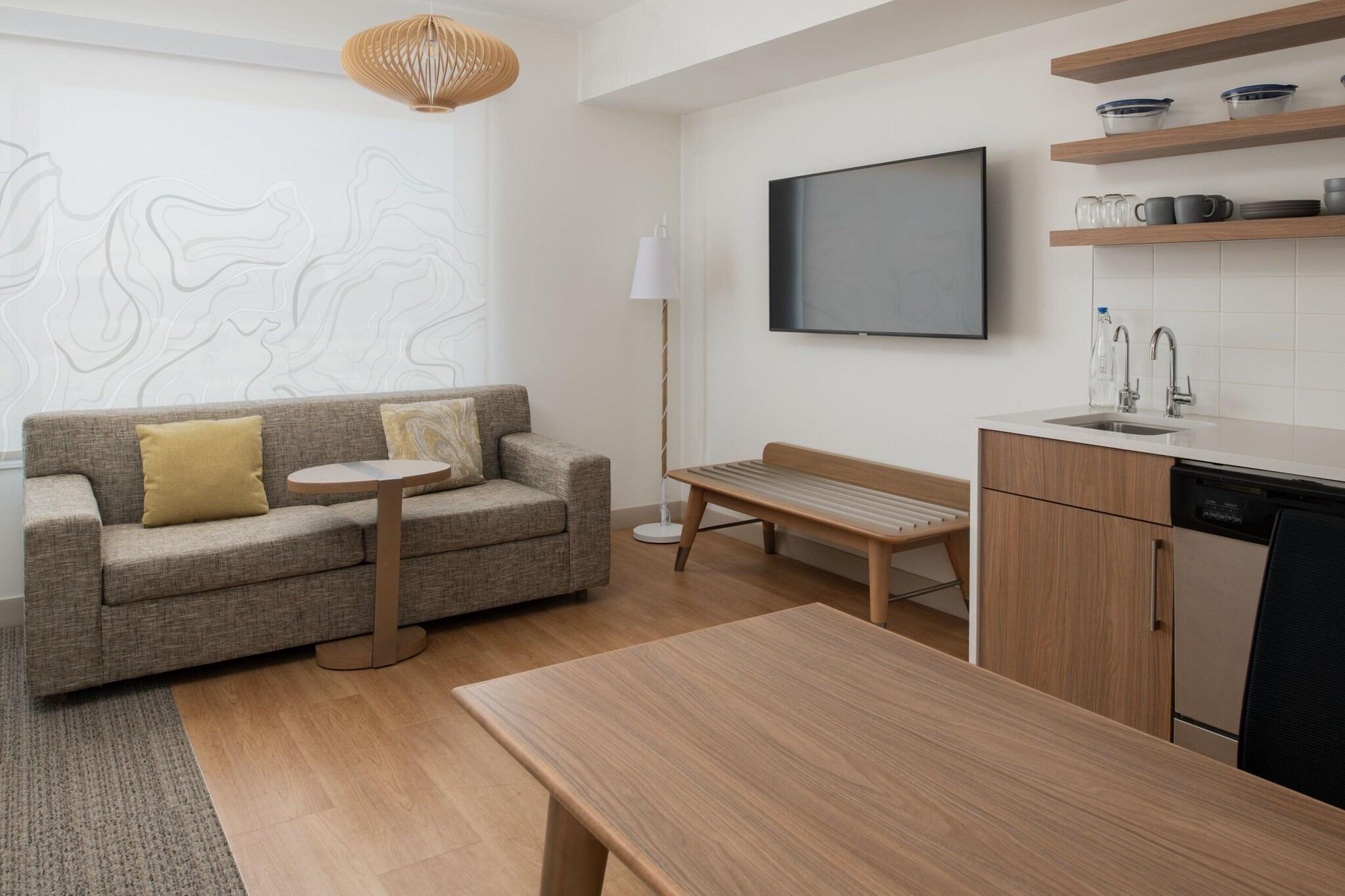 Studio Two Queen Beds