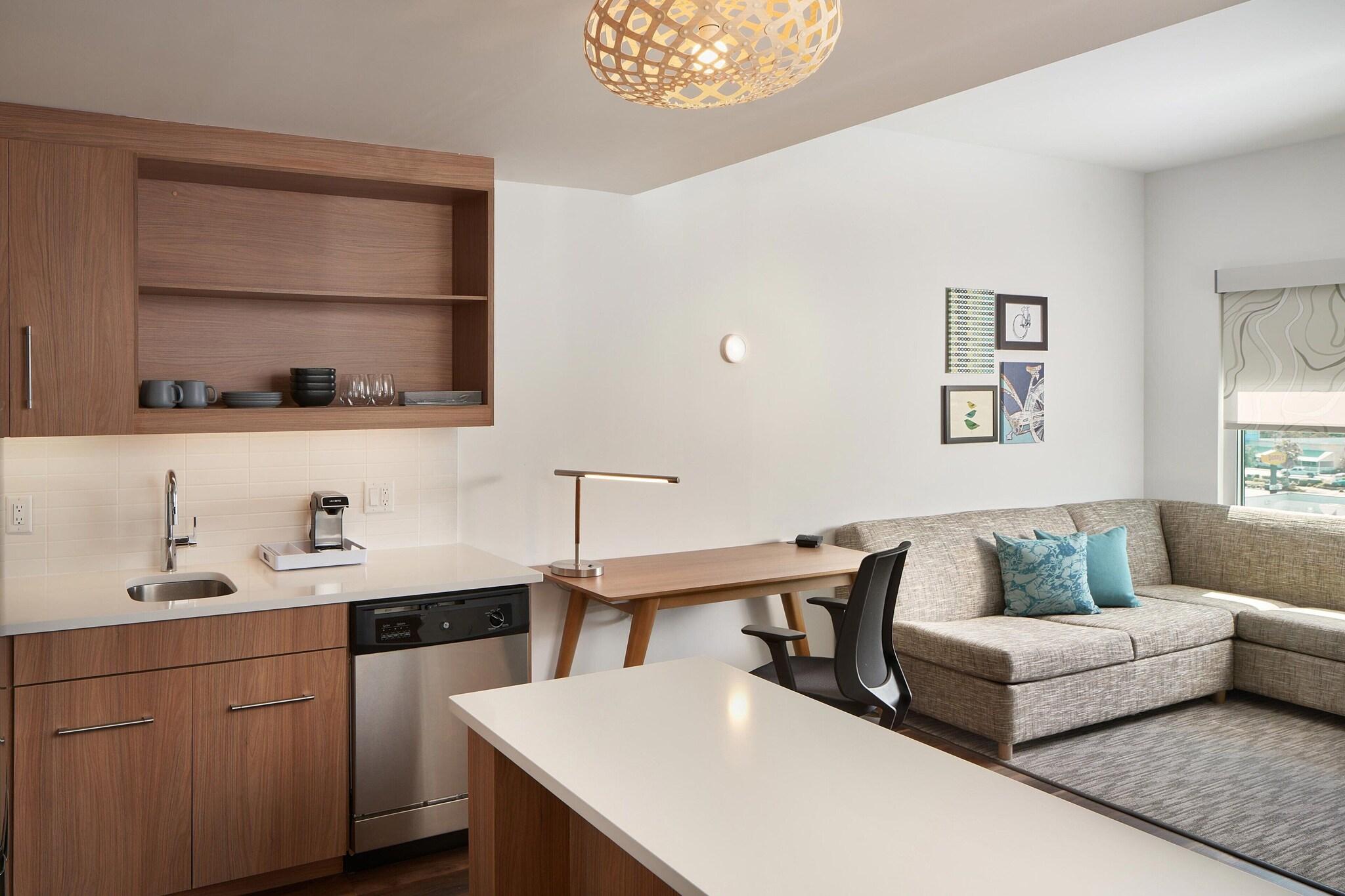 Suite Two Queen Beds One Bedroom