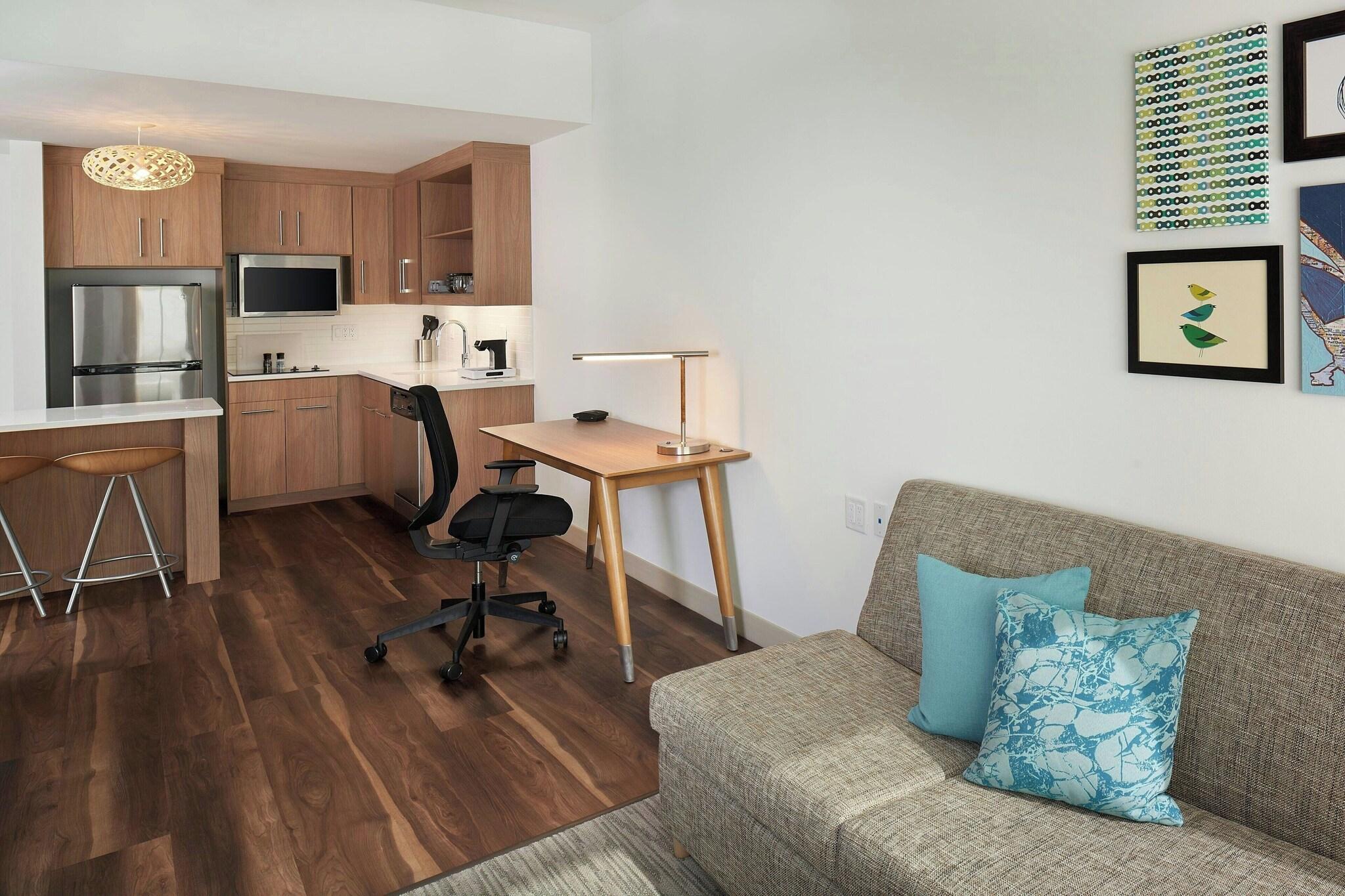 Suite Two Queen Beds One Bedroom