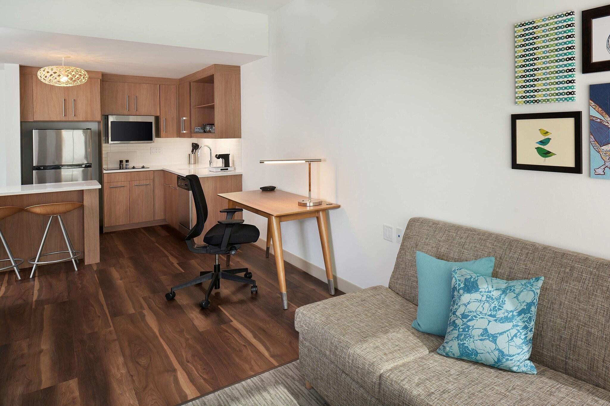 Suite Two Queen Beds One Bedroom