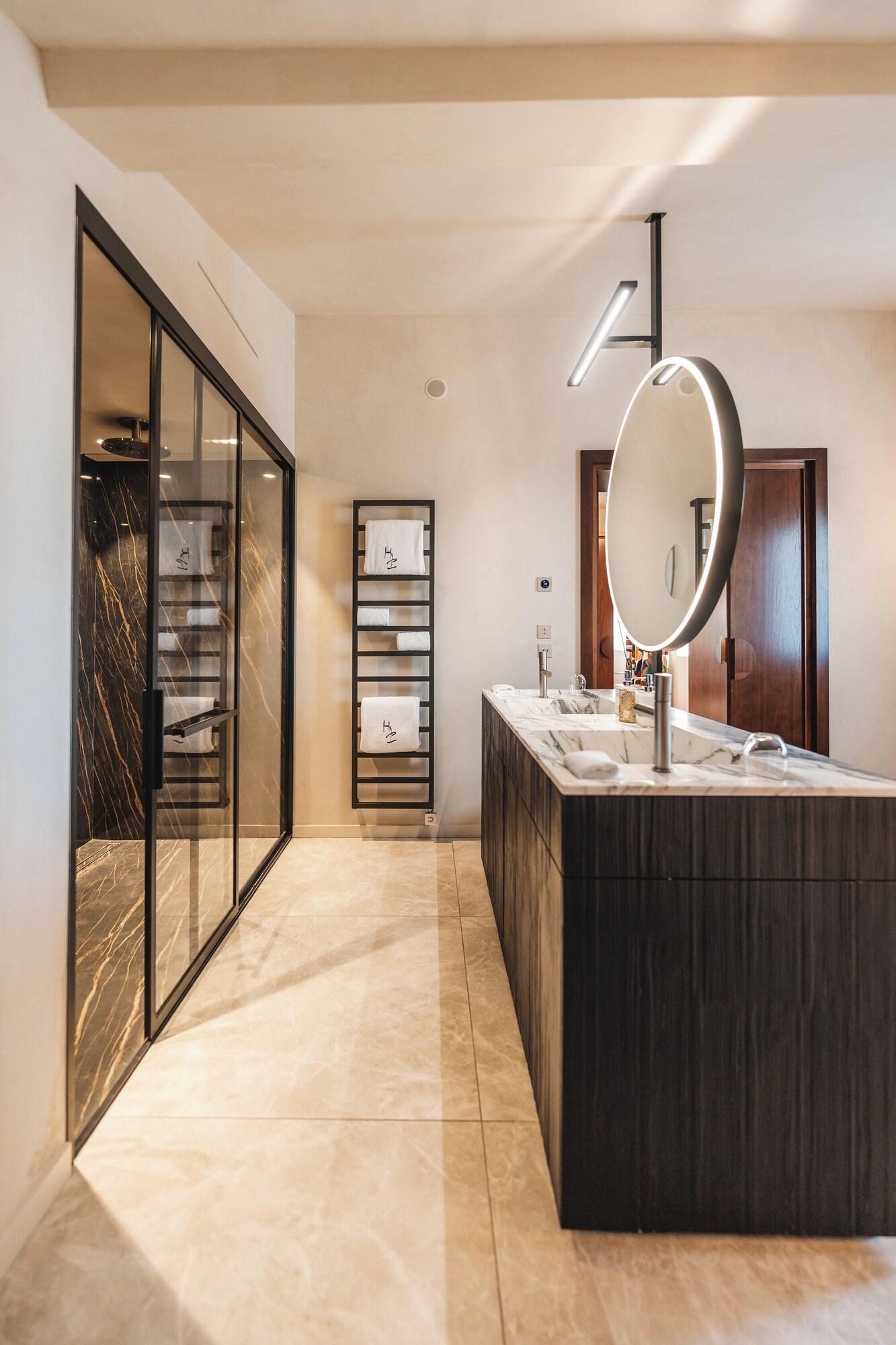 Suite Queen Size Bed