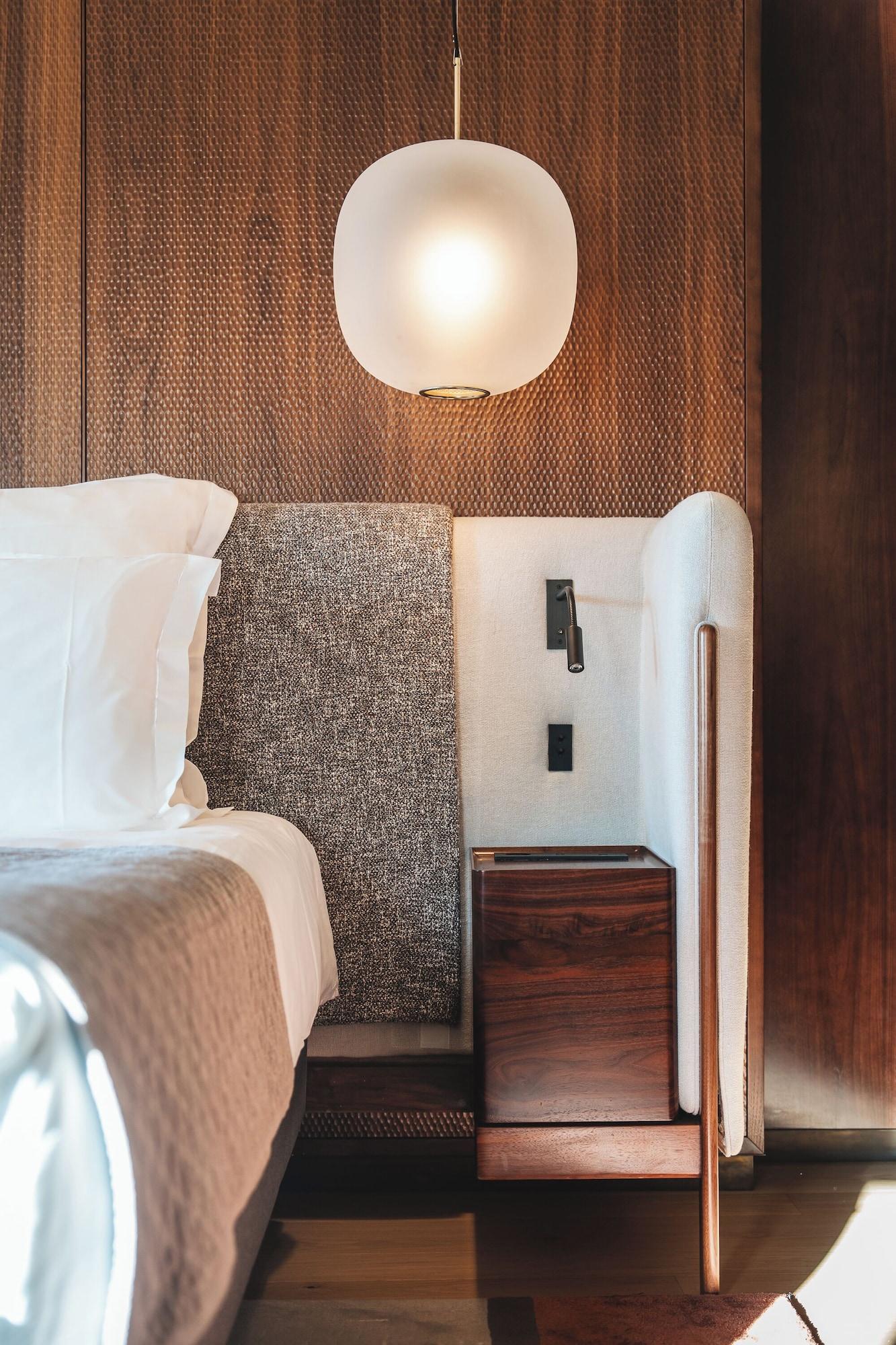 Suite Queen Size Bed