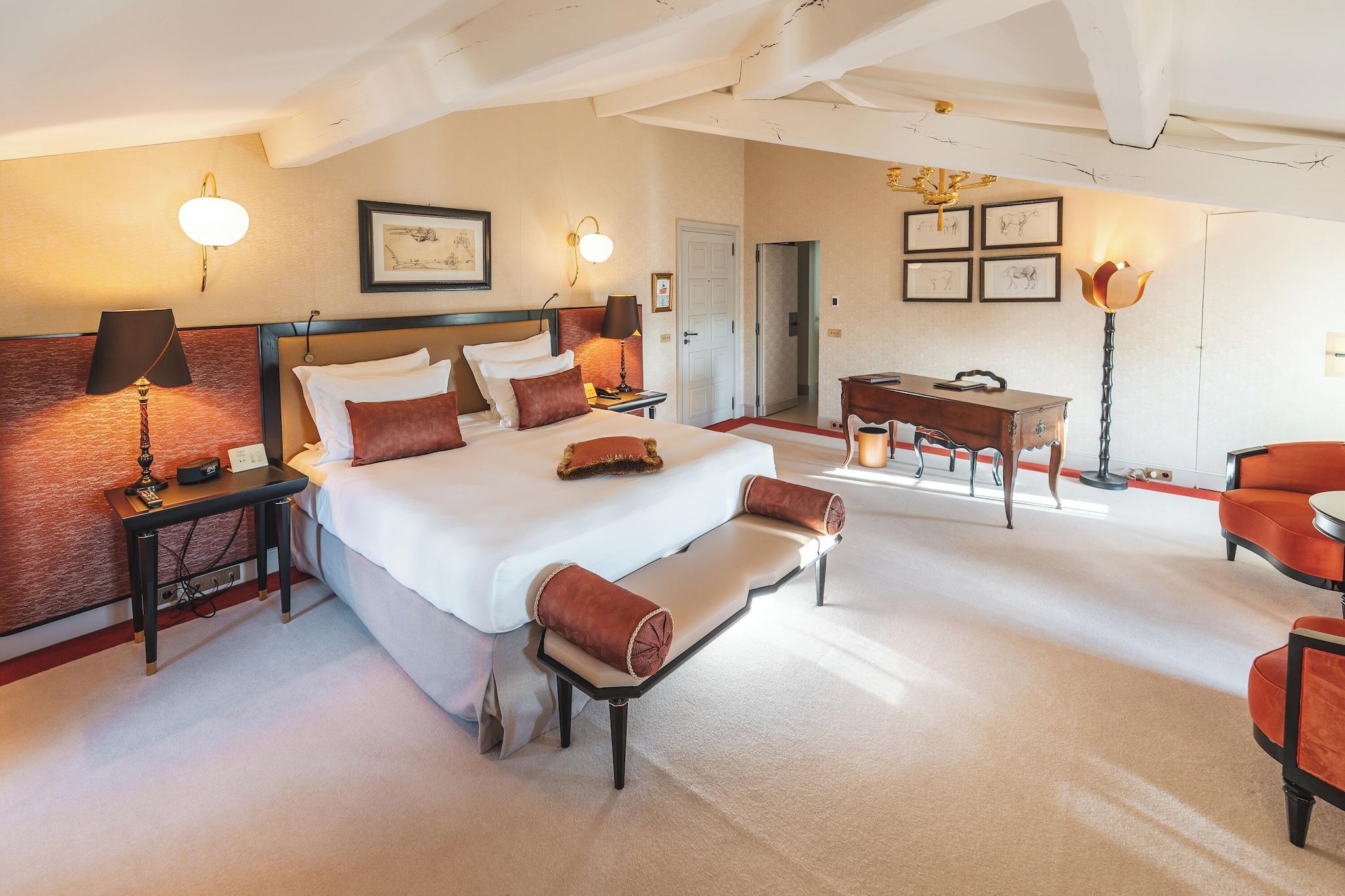 Junior Suite Queen Size Bed