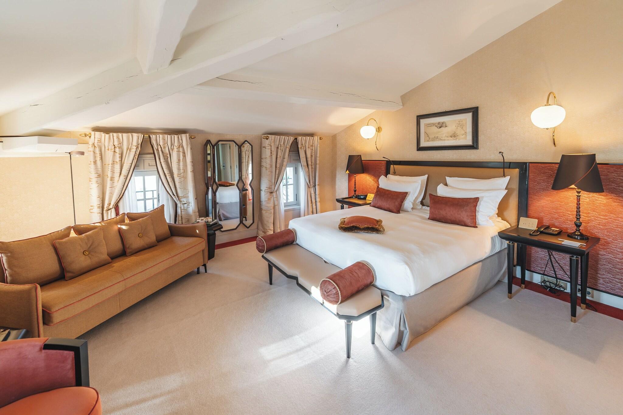 Junior Suite Queen Size Bed