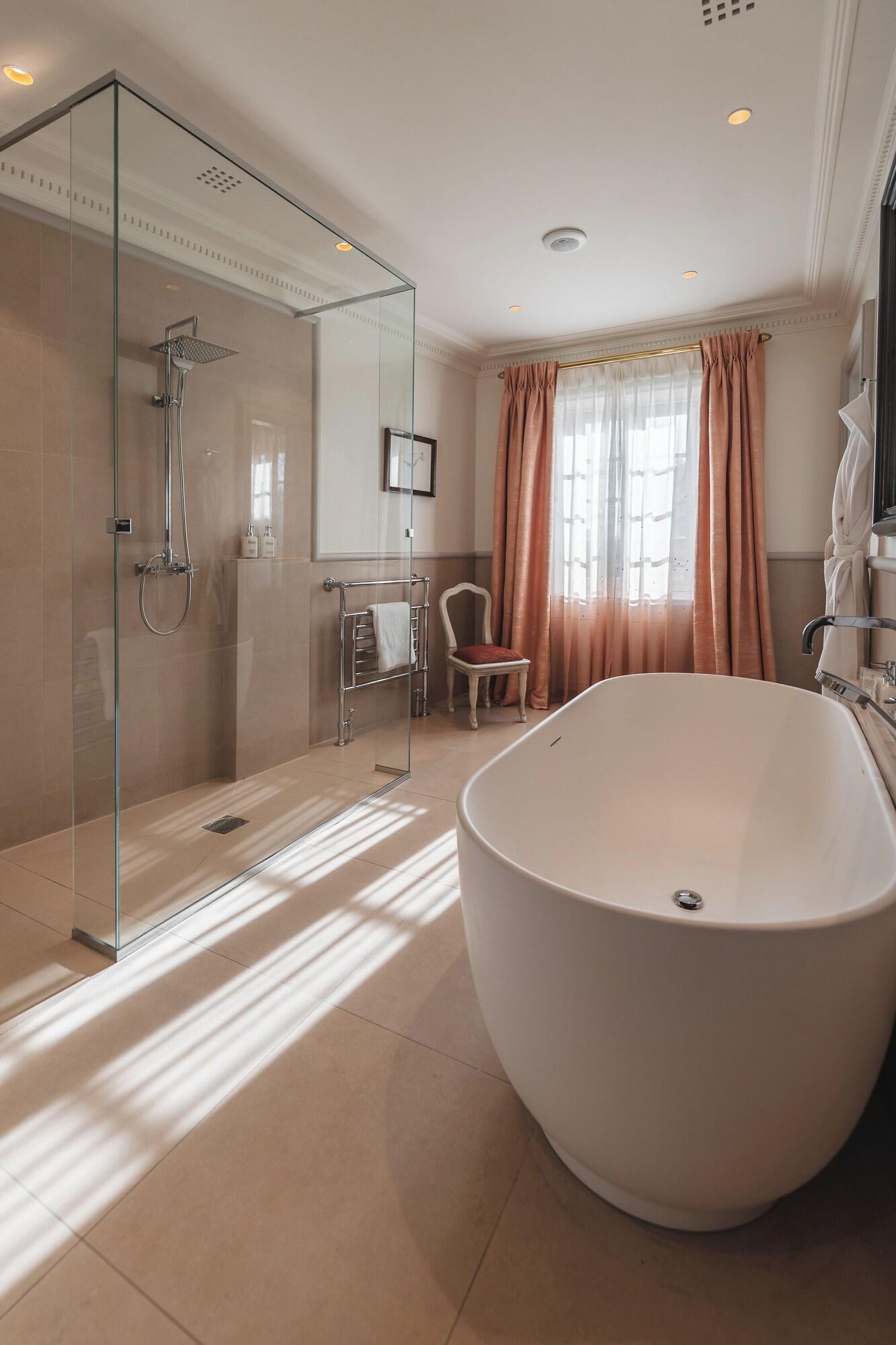 Suite Queen Size Bed