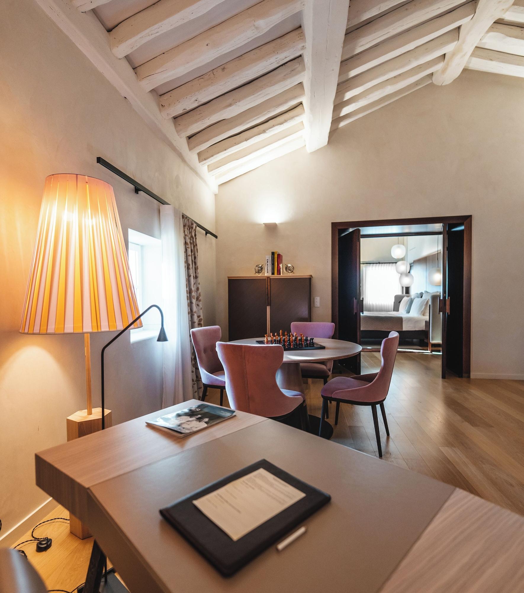 Suite Queen Size Bed