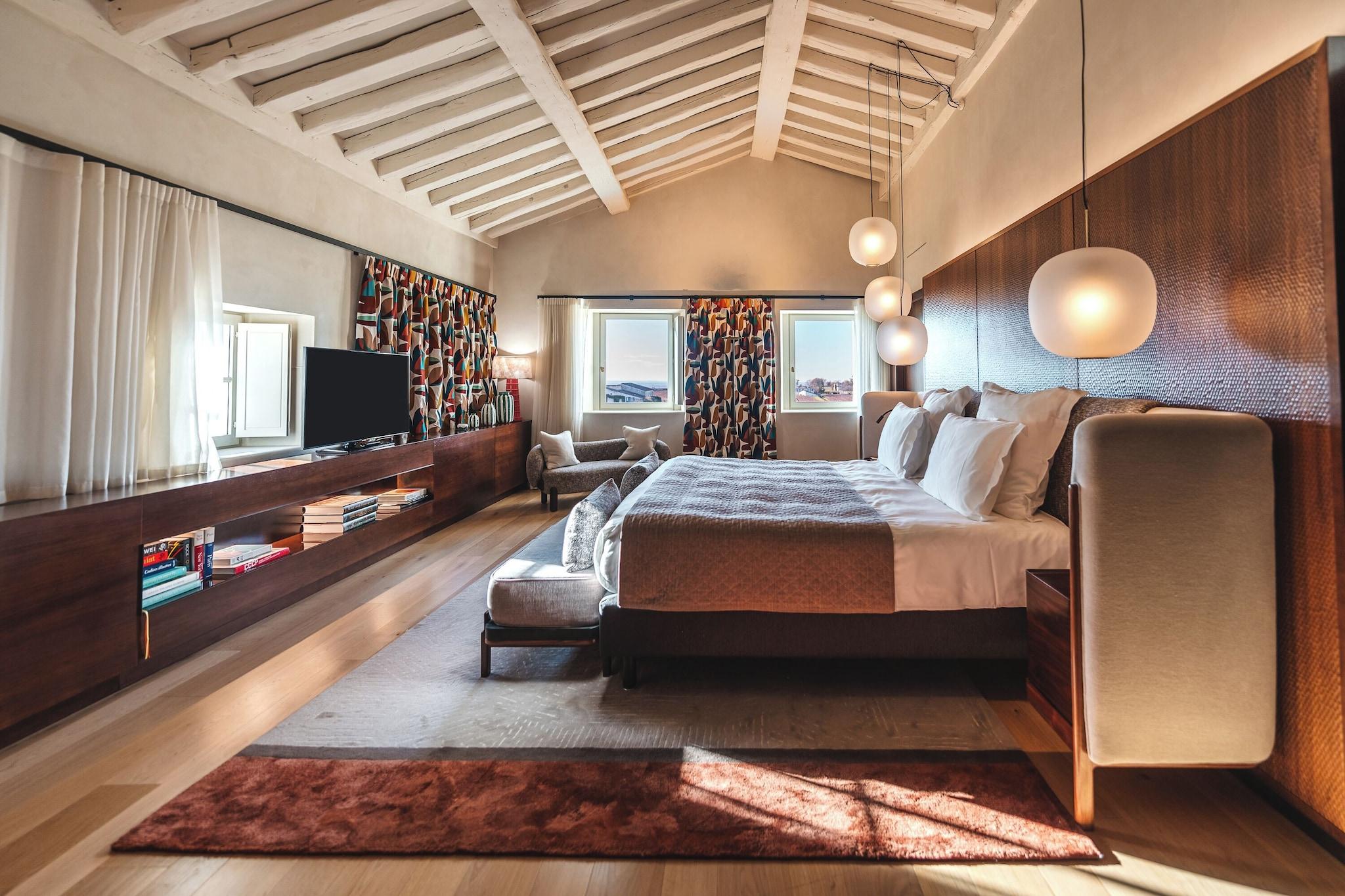 Suite Queen Size Bed