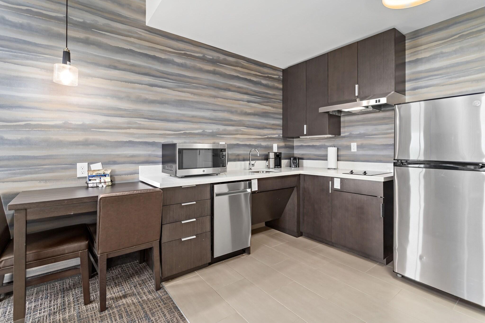 Studio Accessible King Size Bed