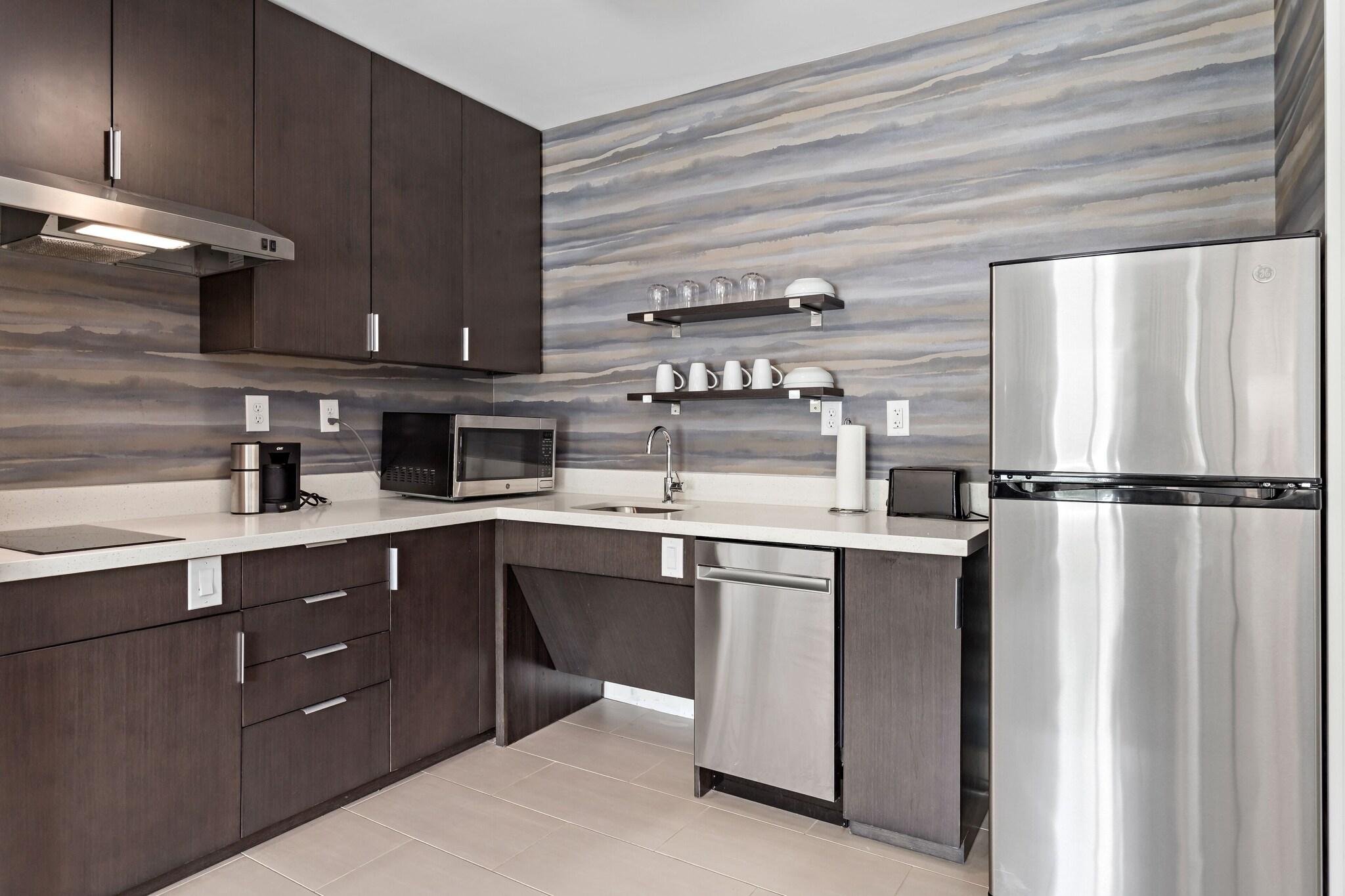 Suite Accessible King Size Bed