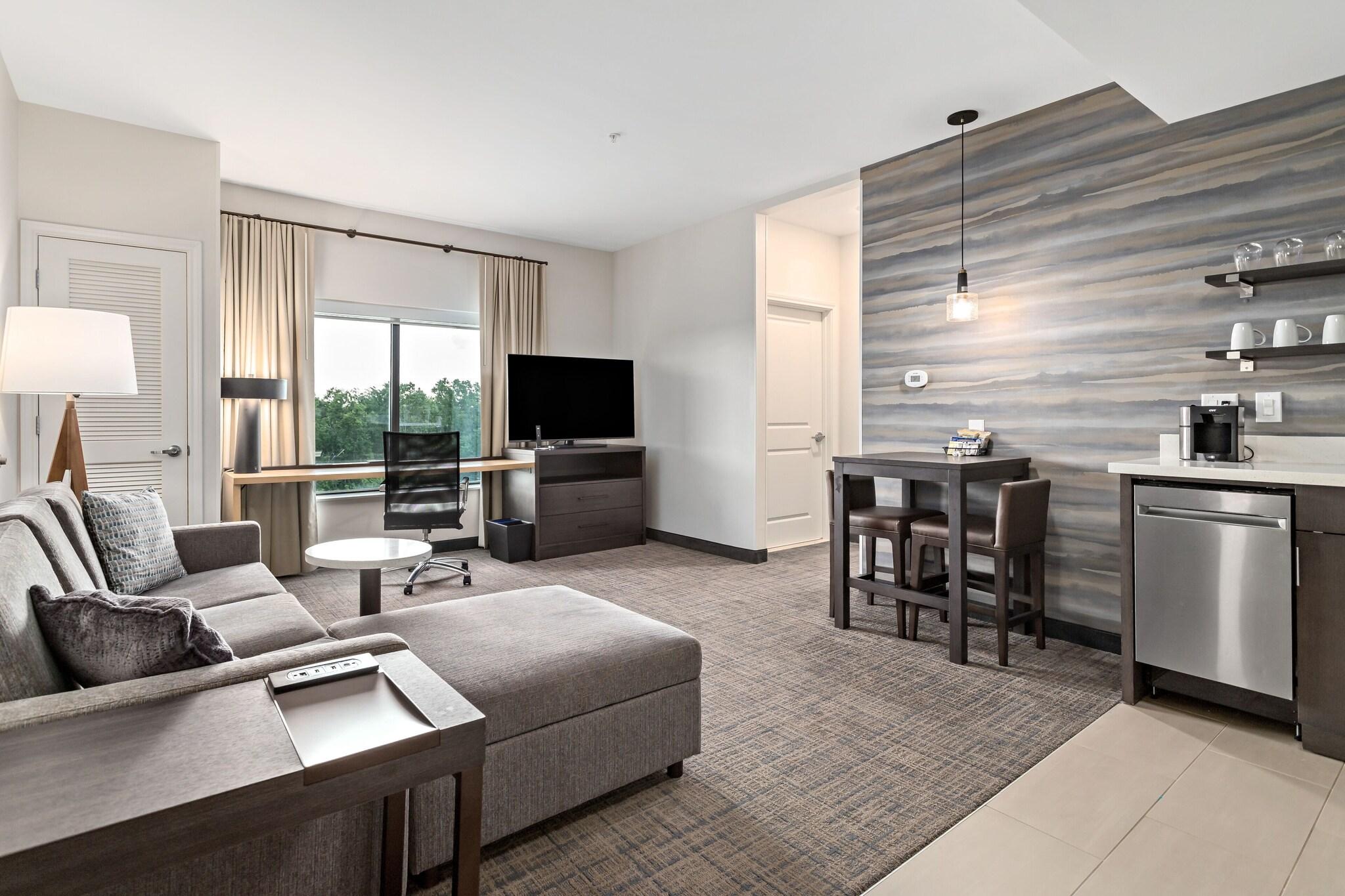 Suite Accessible King Size Bed