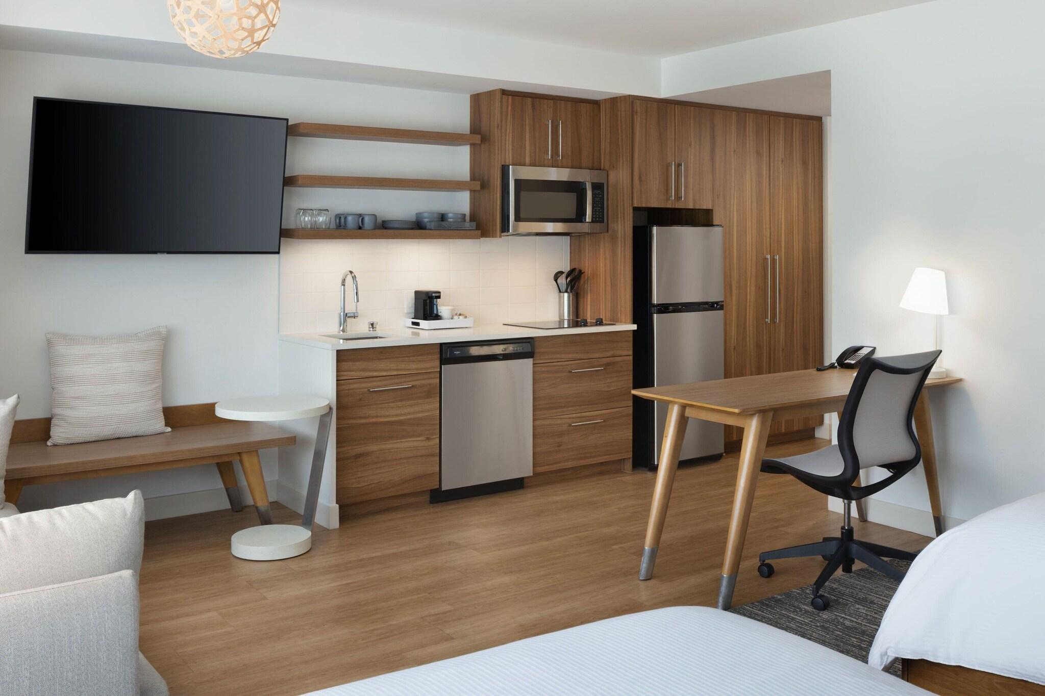 Studio Accessible King Size Bed