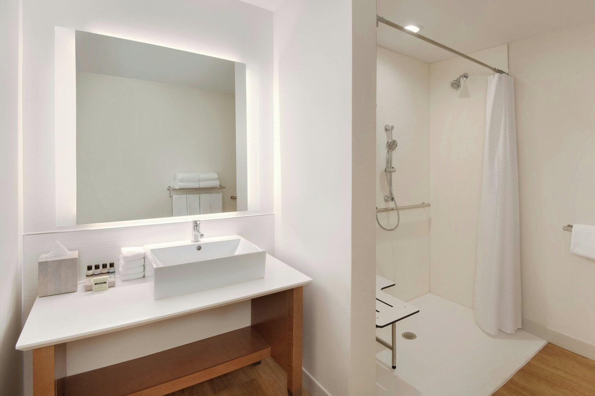 Studio Two Queen Beds