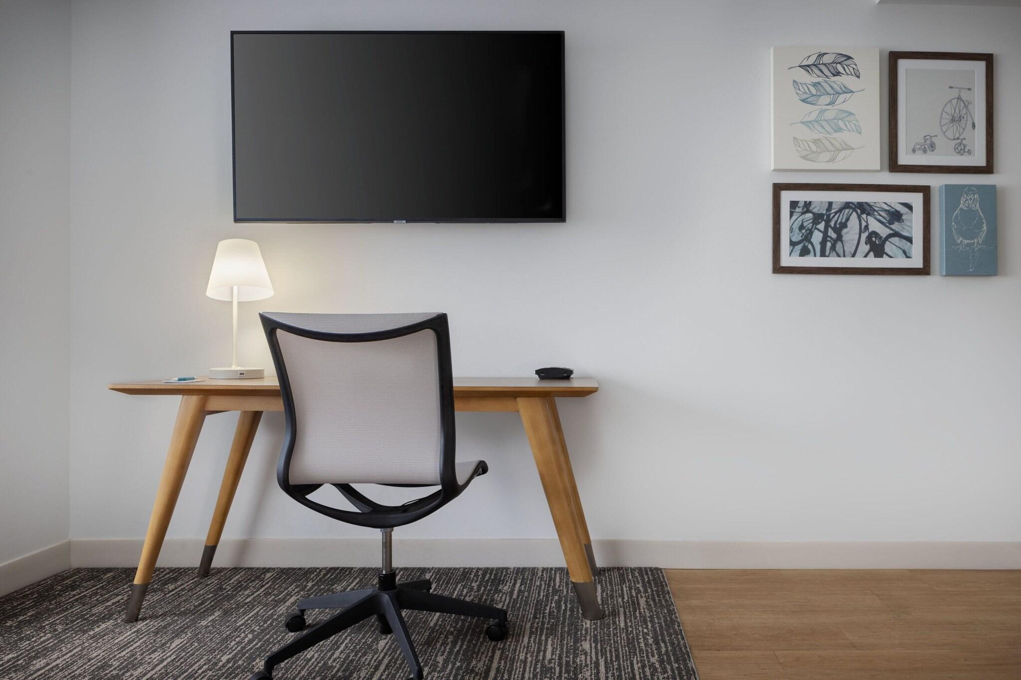 Studio Two Queen Beds