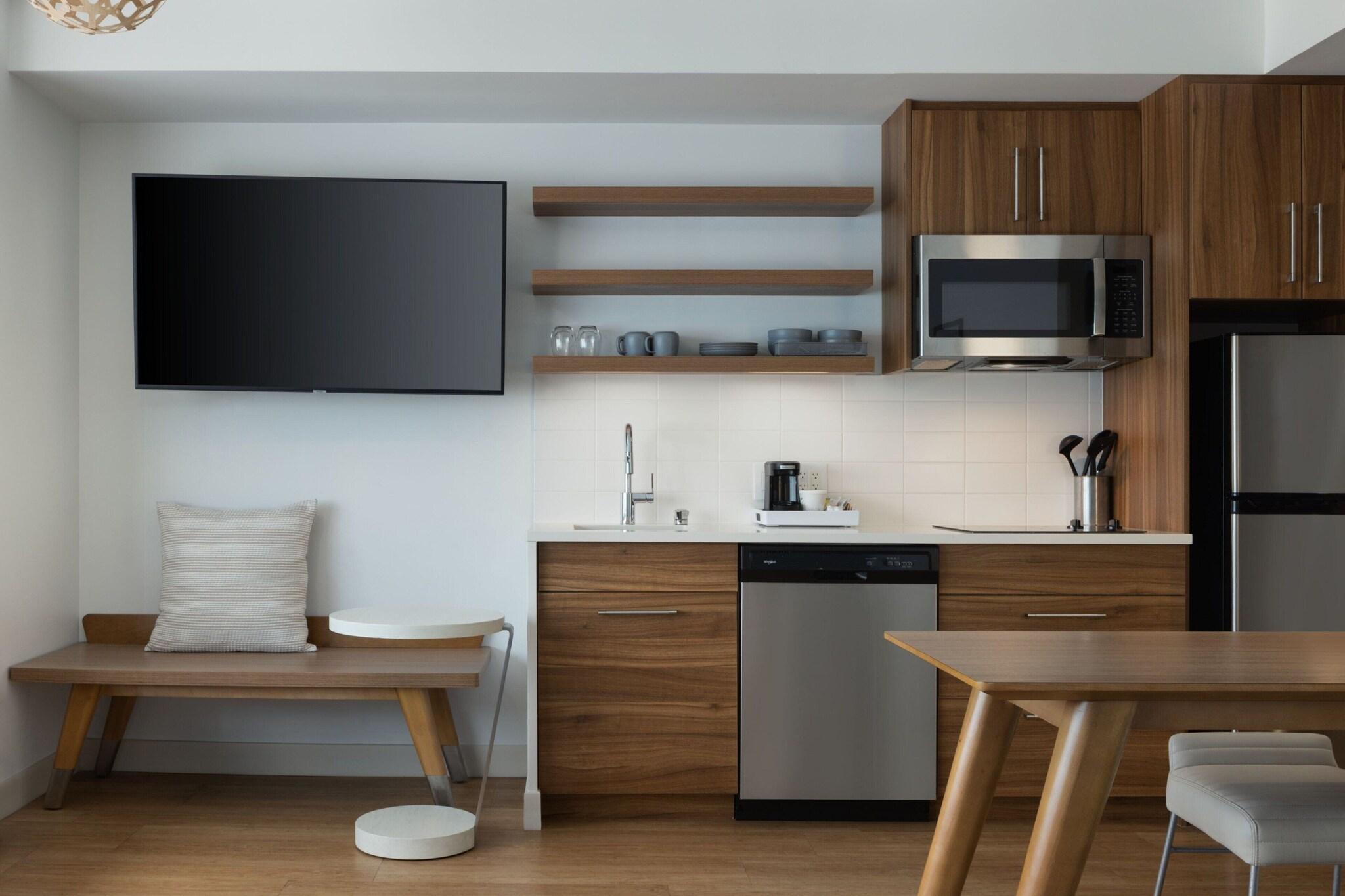 Studio Two Queen Beds