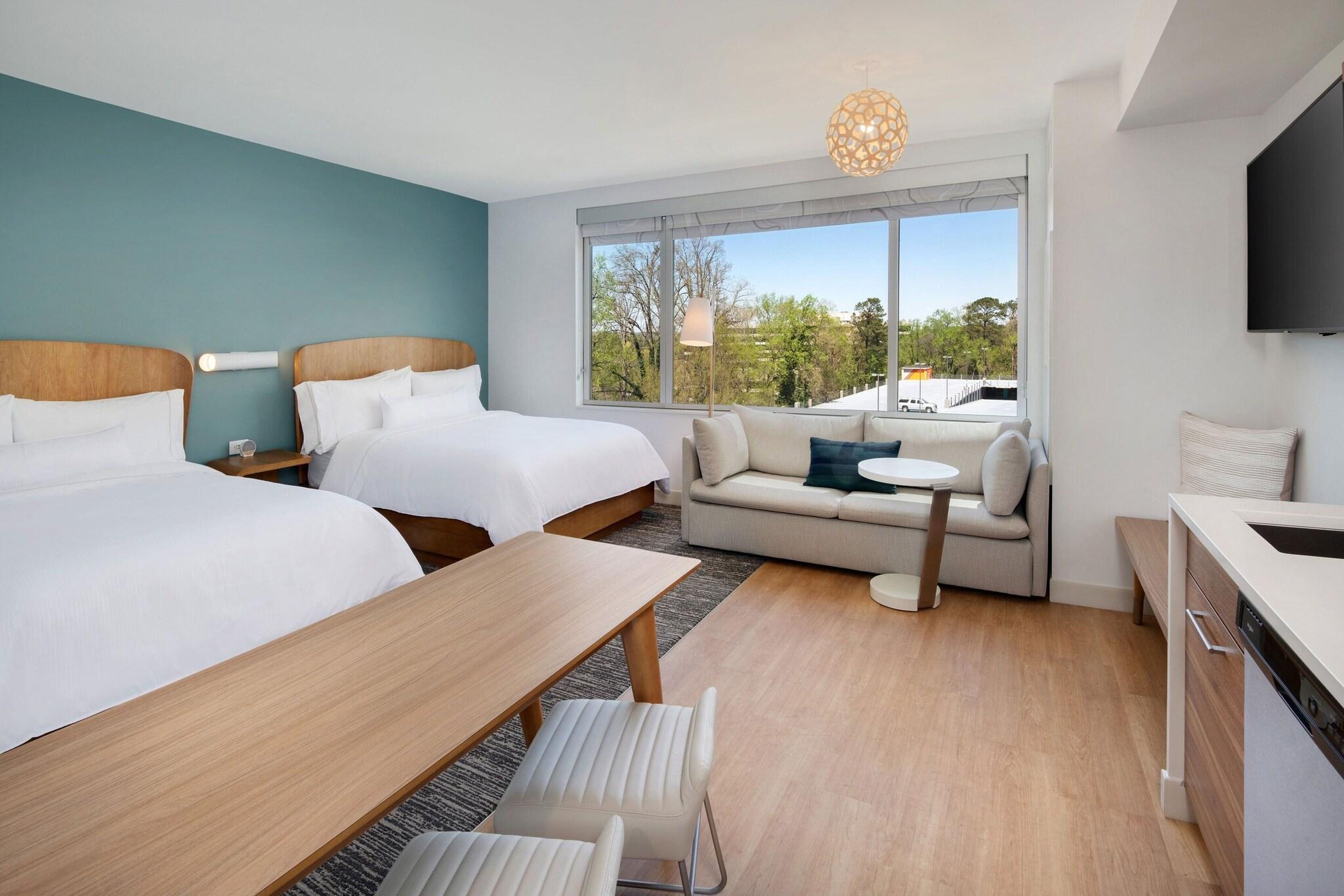 Studio Two Queen Beds