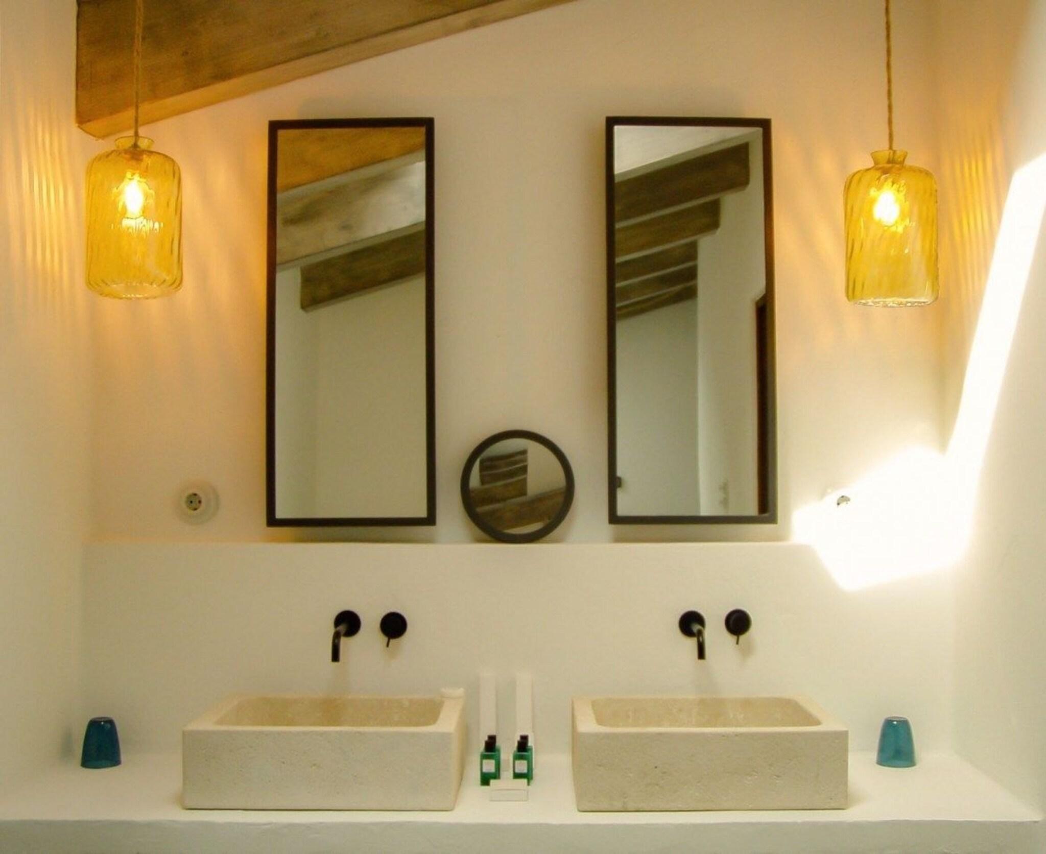 Double Deluxe King Bed