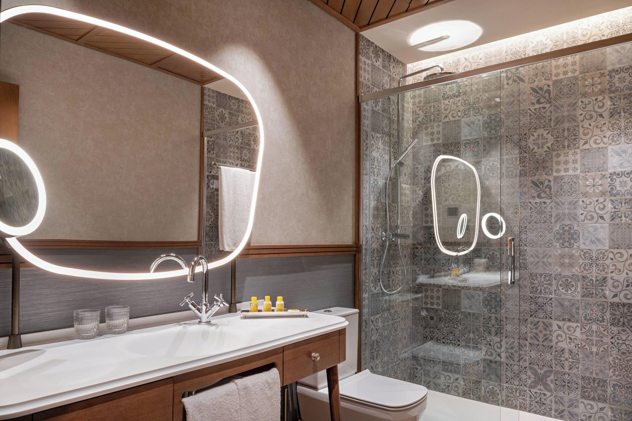 Twin Deluxe with Views