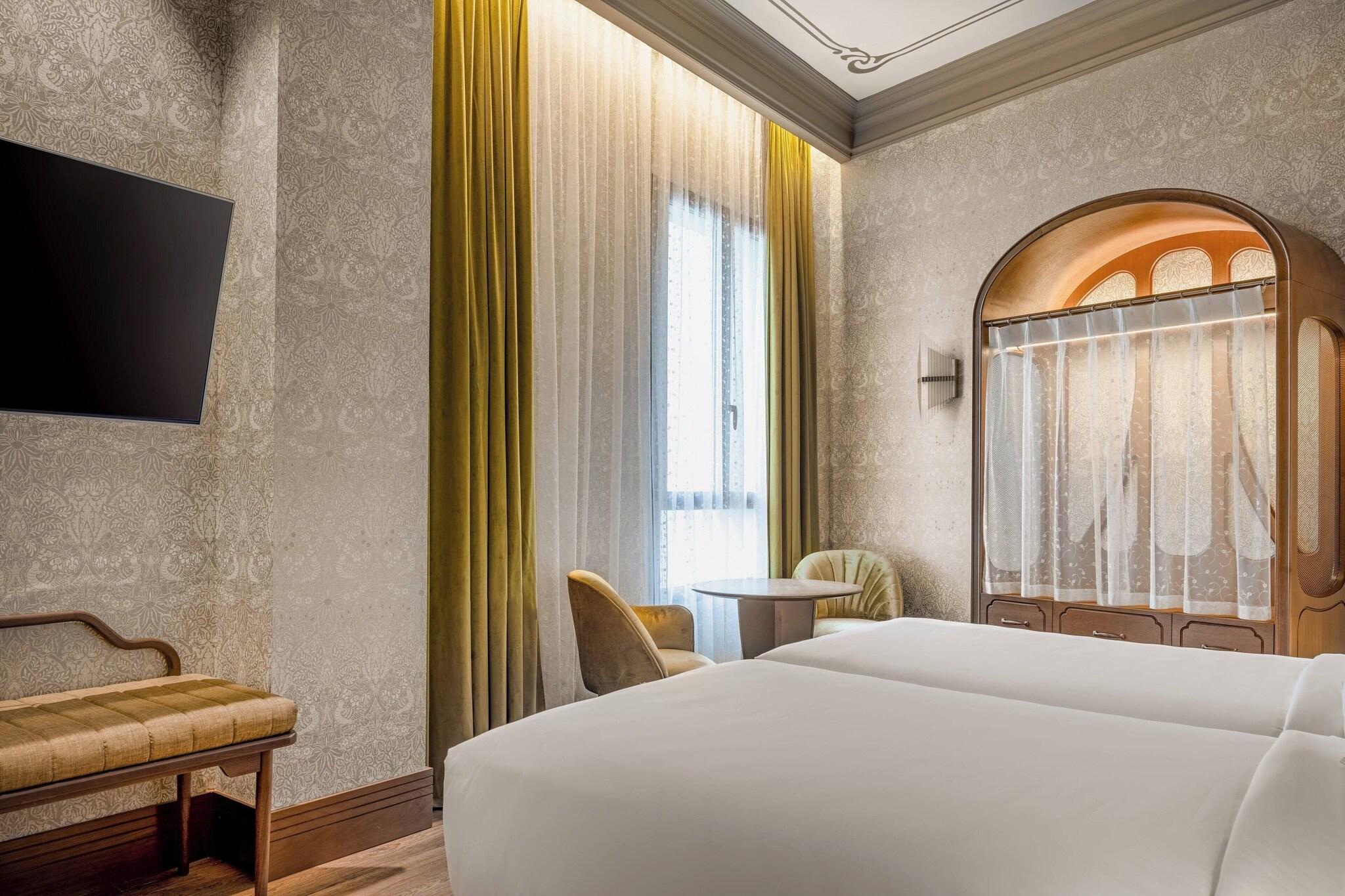 Twin Deluxe with Views