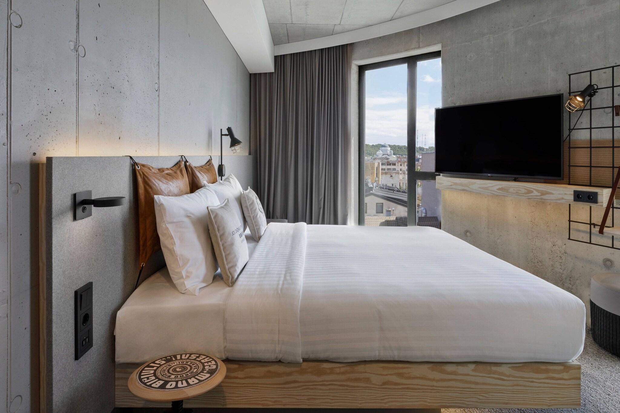 Double Queen Size Bed