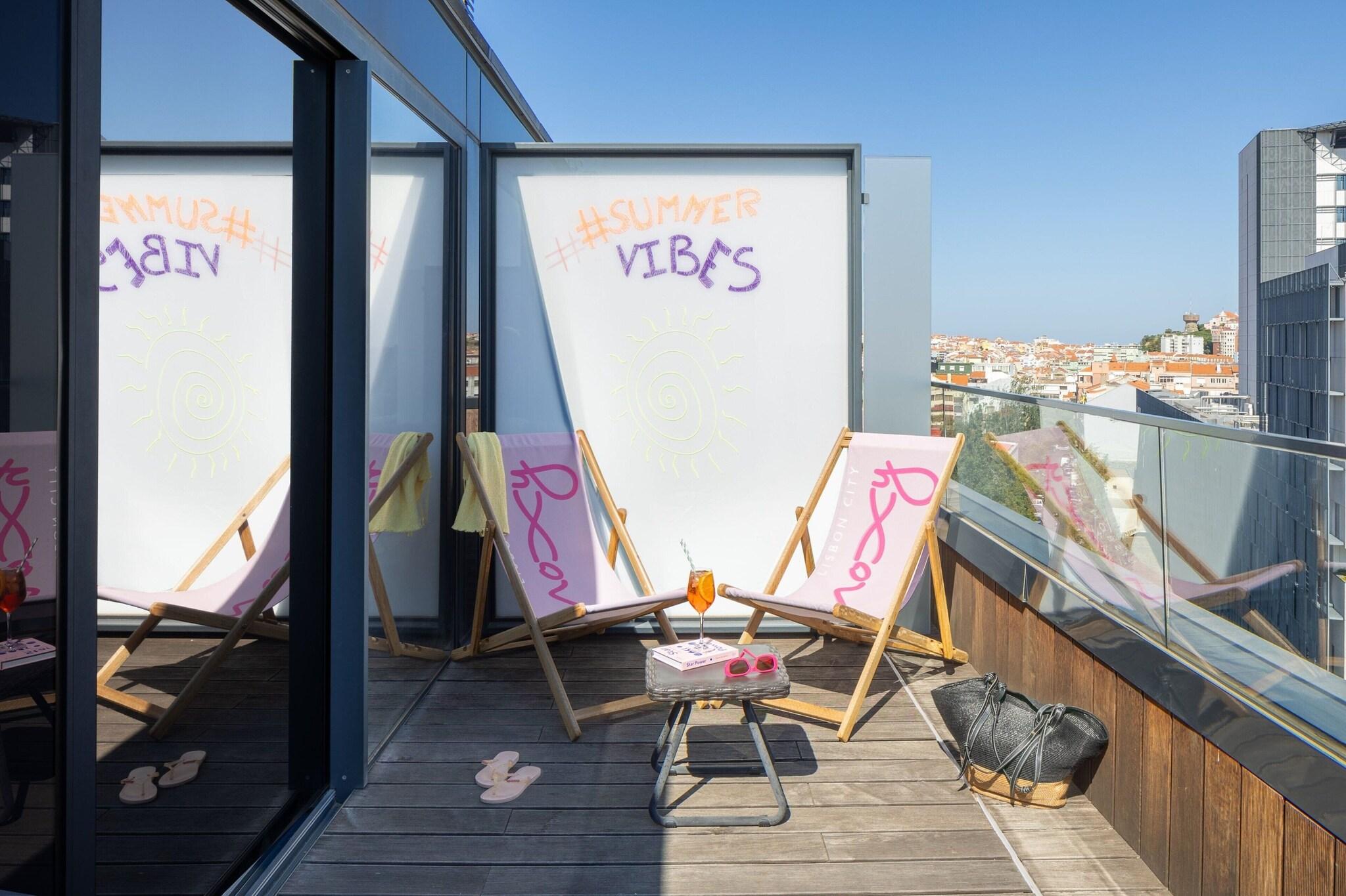 Double Queen Size Bed