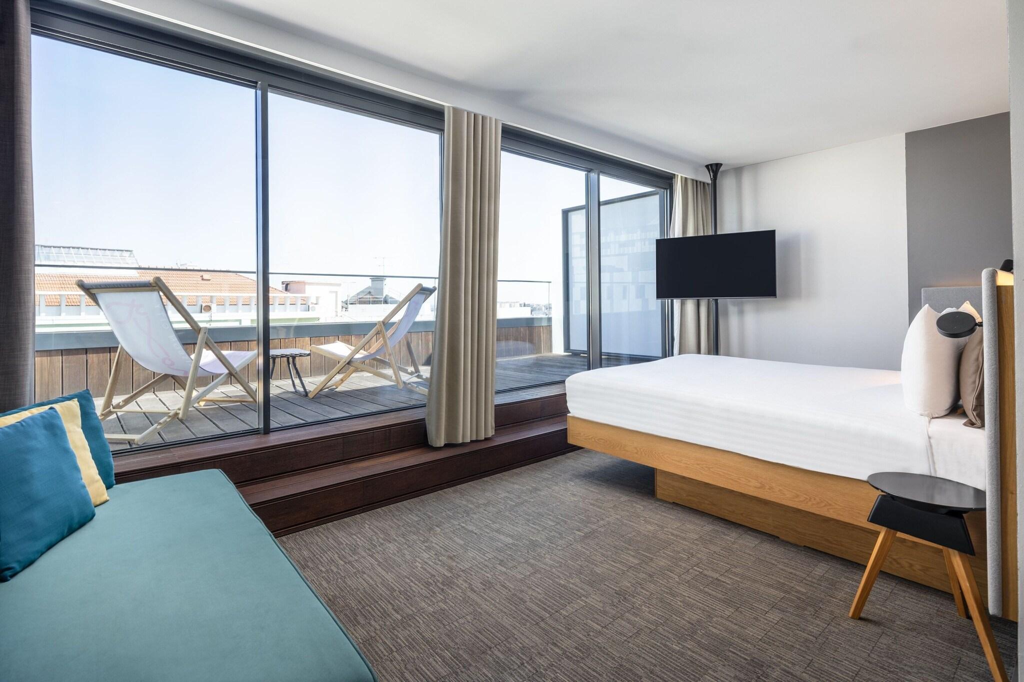 Double Queen Size Bed