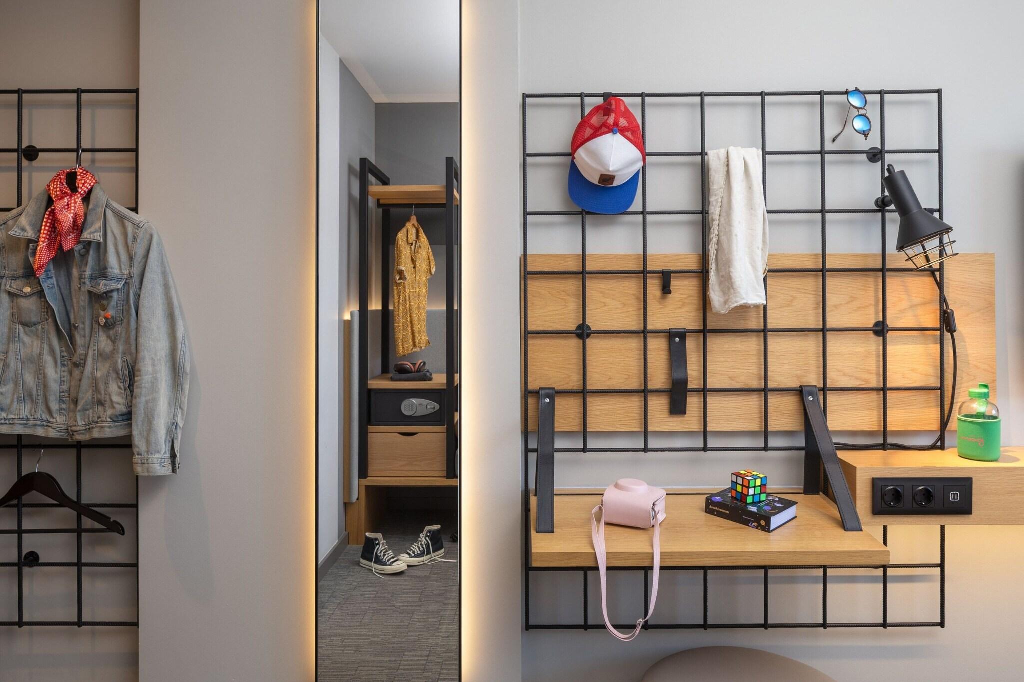 Double Queen Size Bed