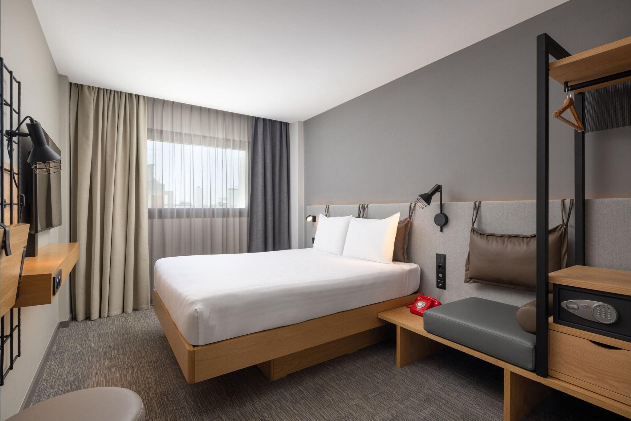 Double Queen Size Bed