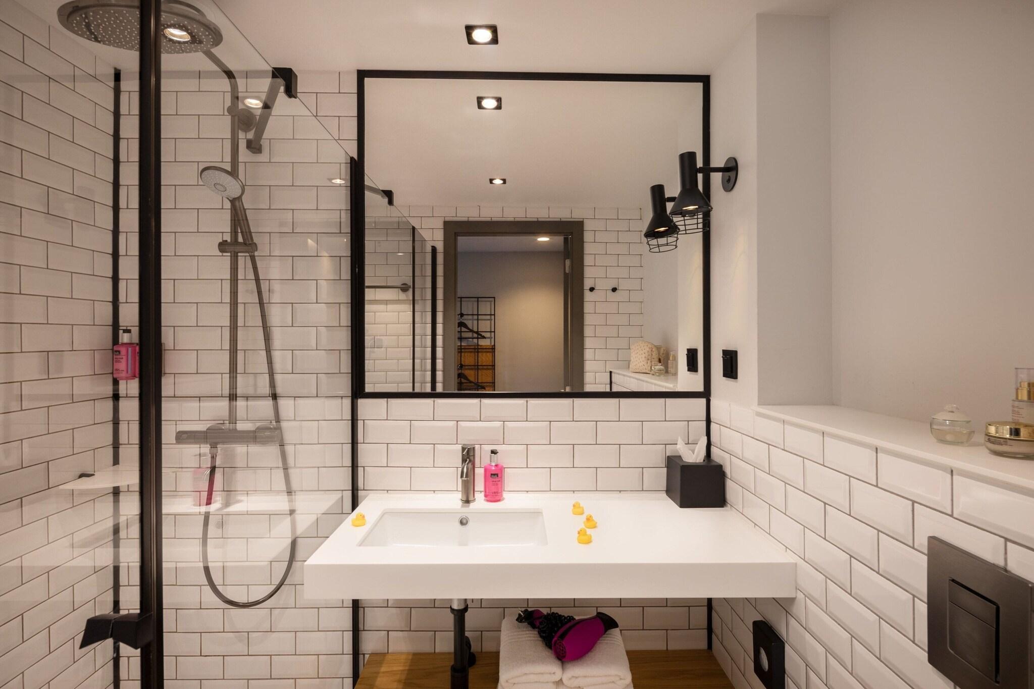 Double Queen Size Bed