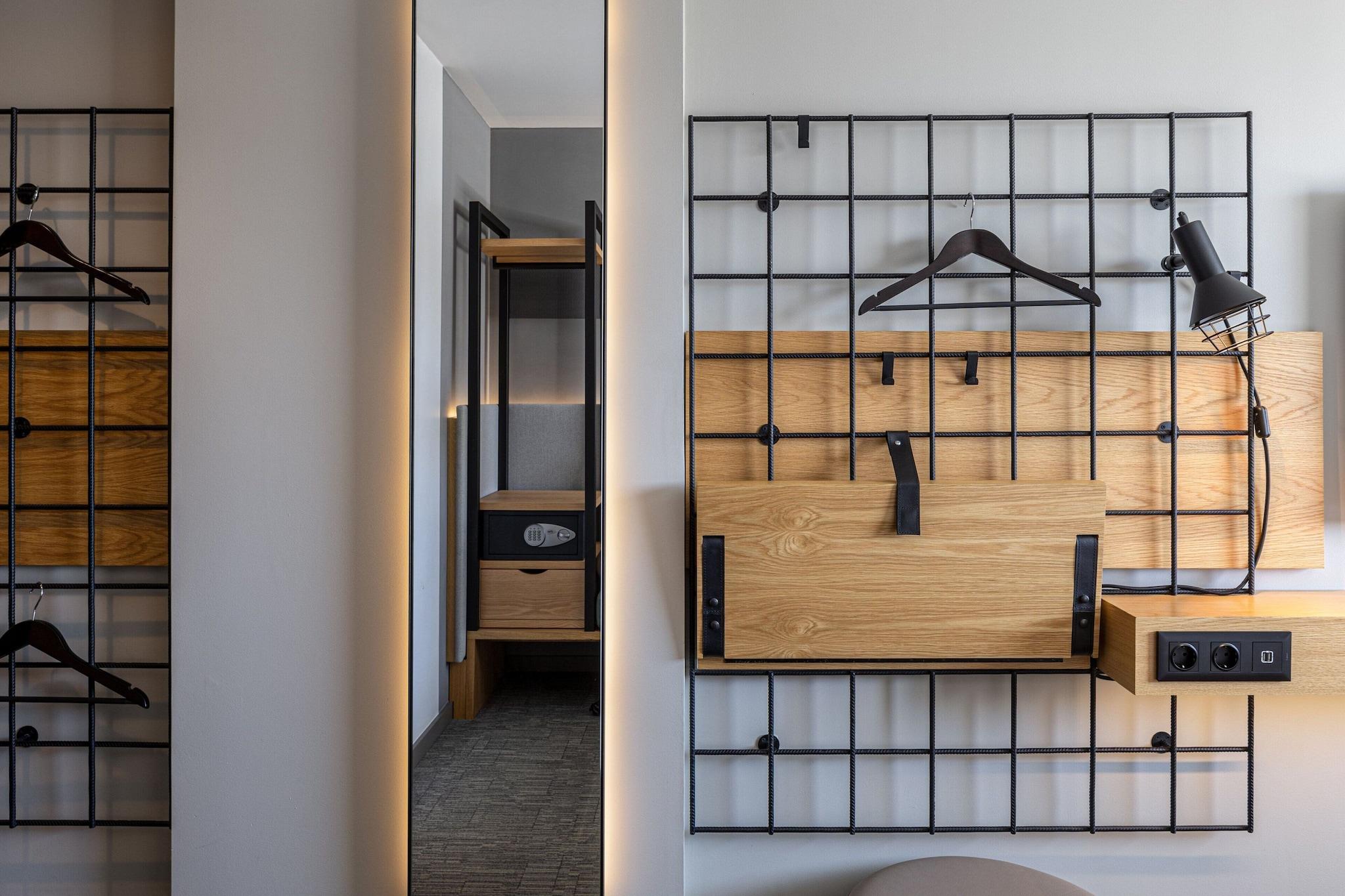 Double Queen Size Bed