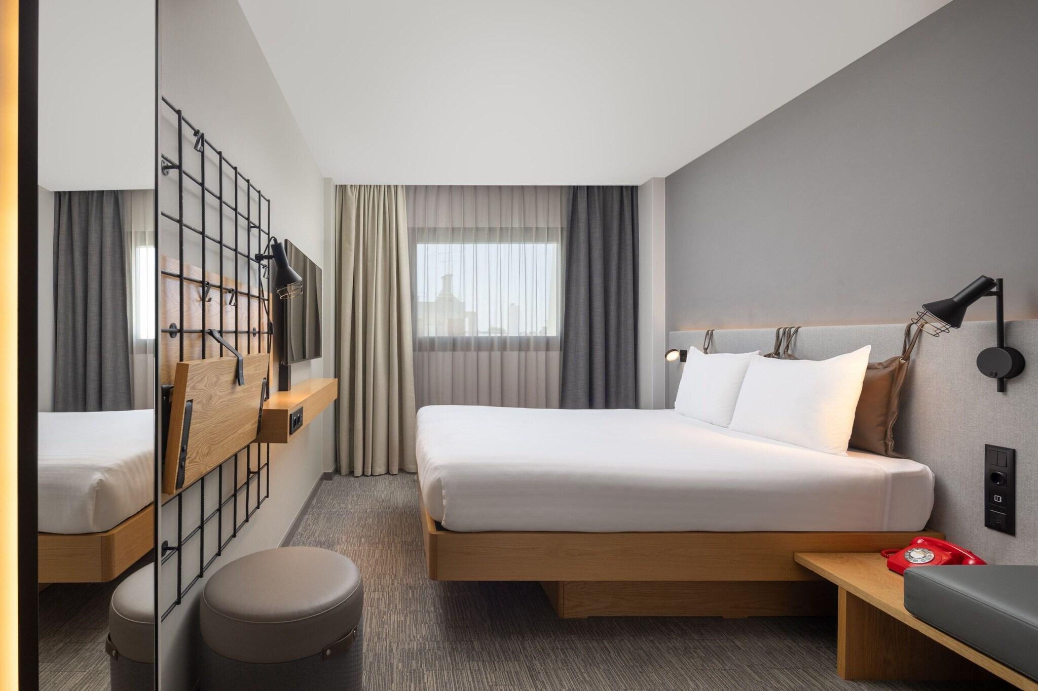 Double Queen Size Bed