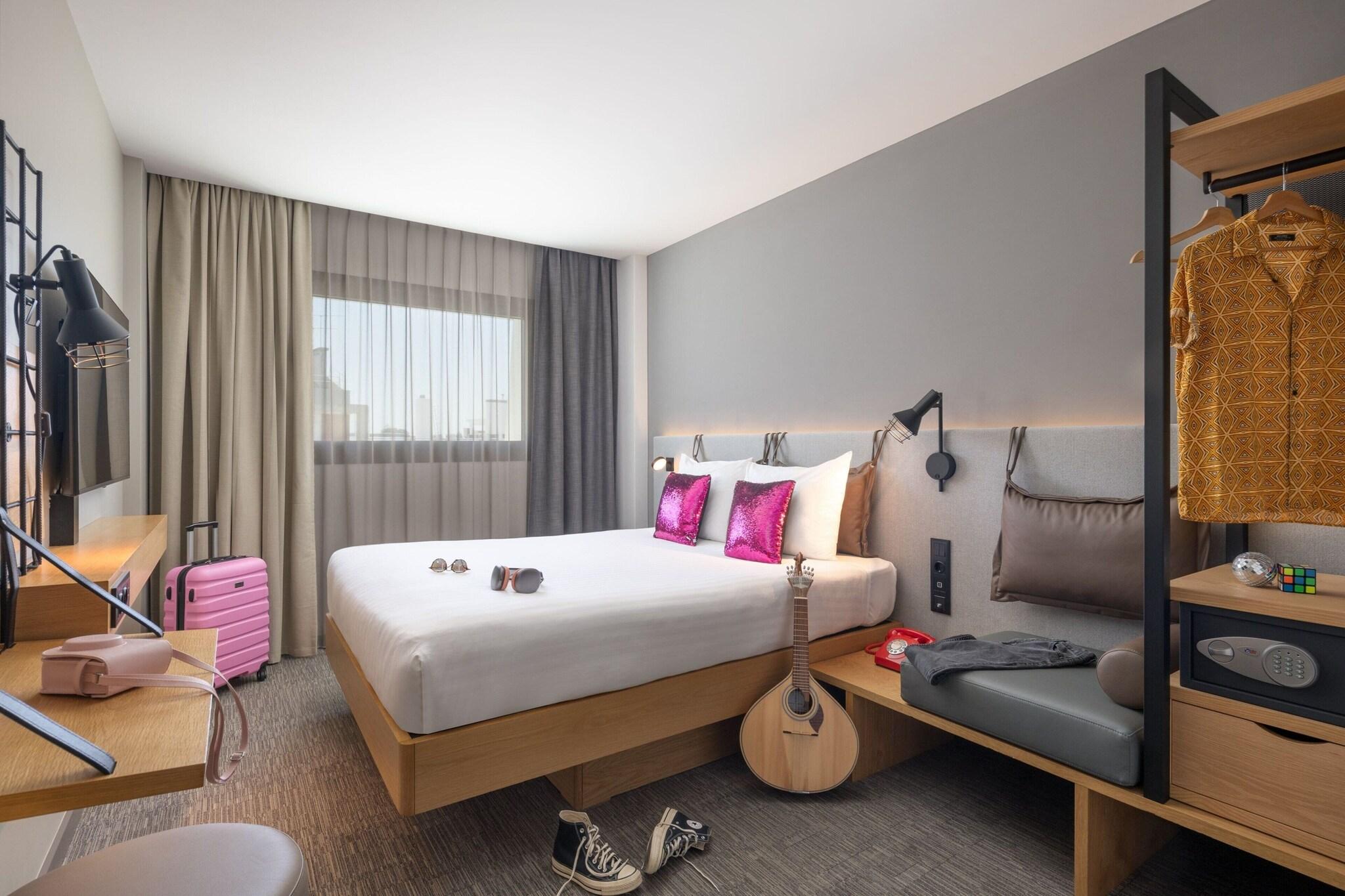 Double Queen Size Bed