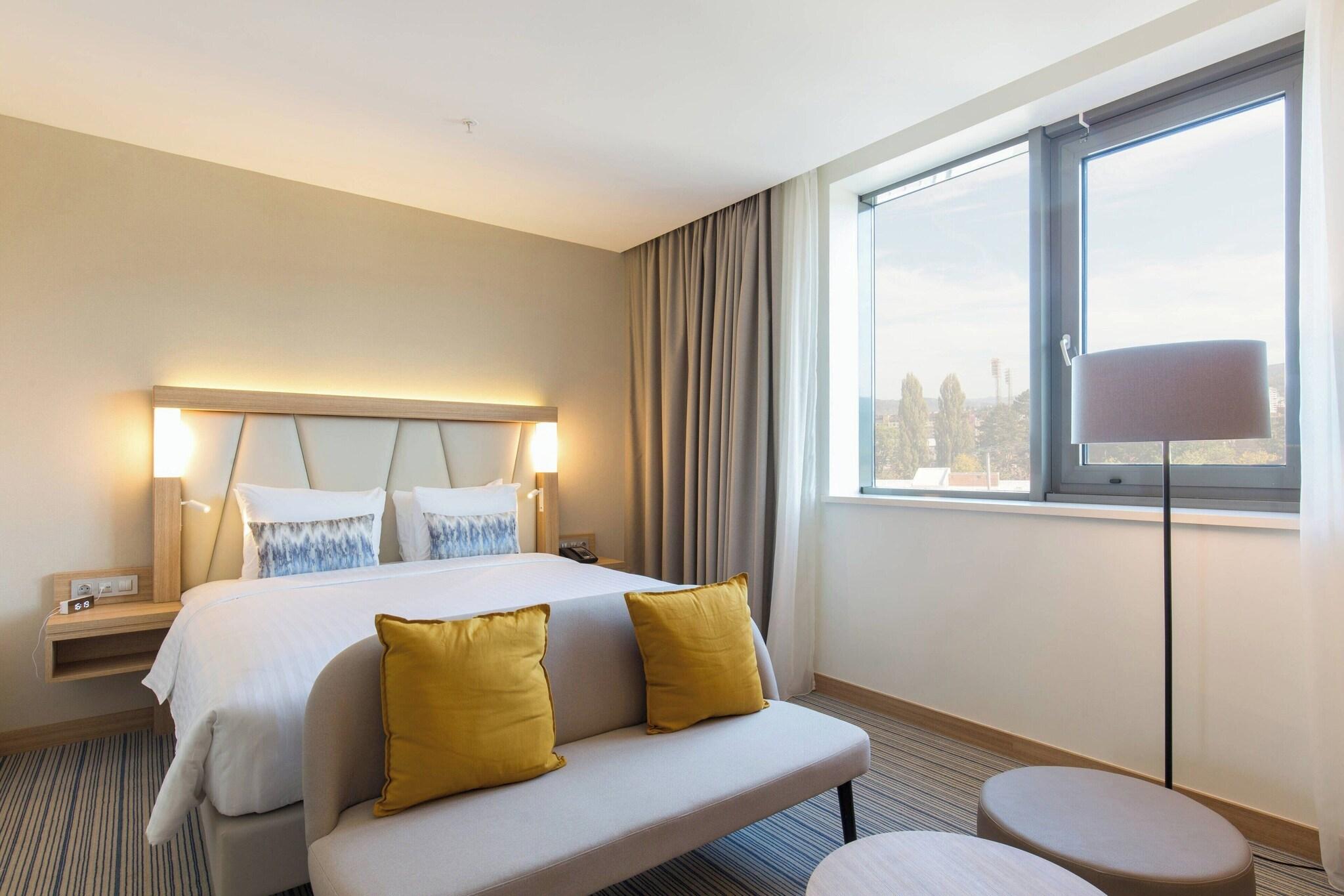 Double Deluxe King Bed