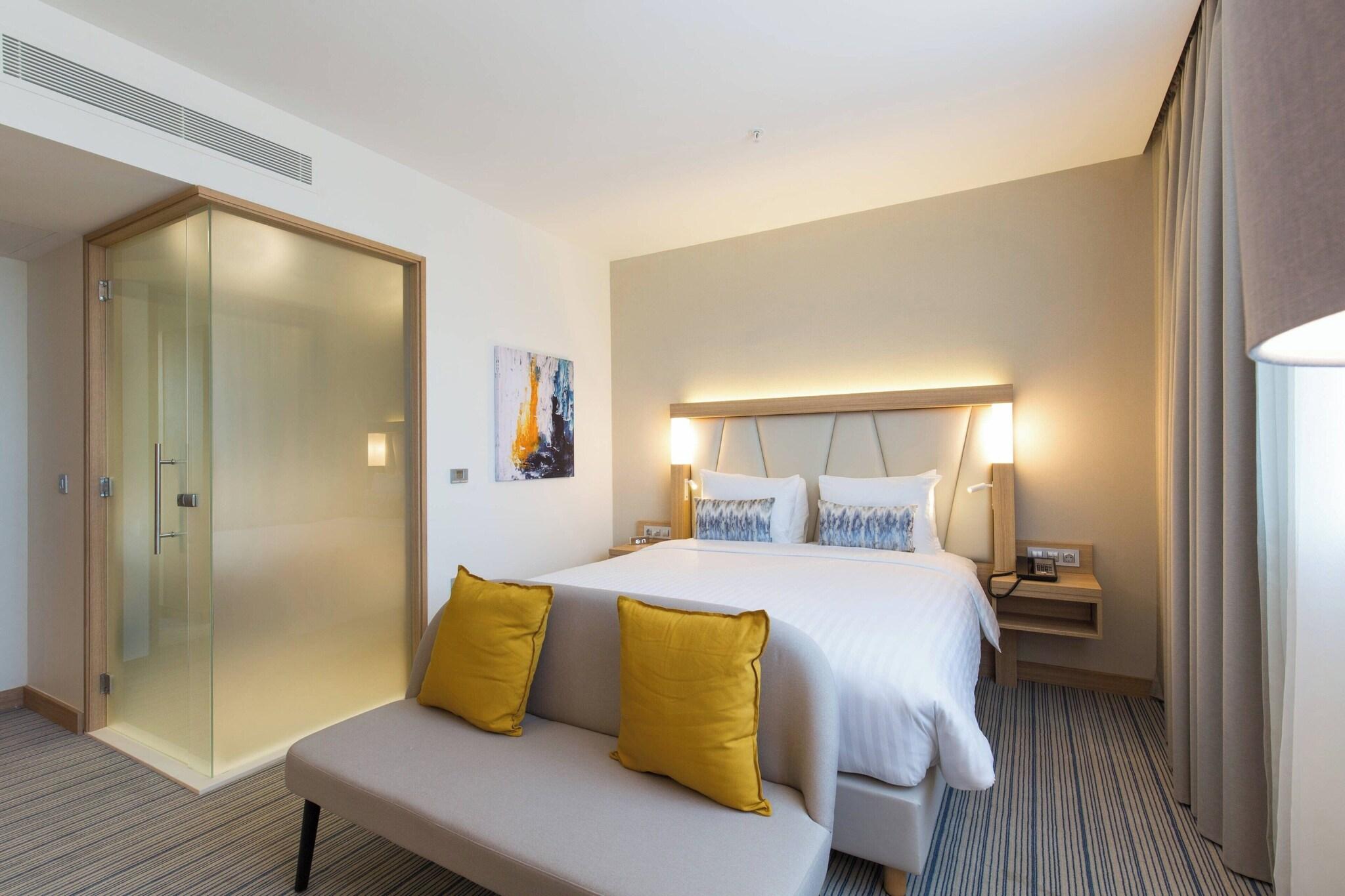 Double Deluxe King Bed