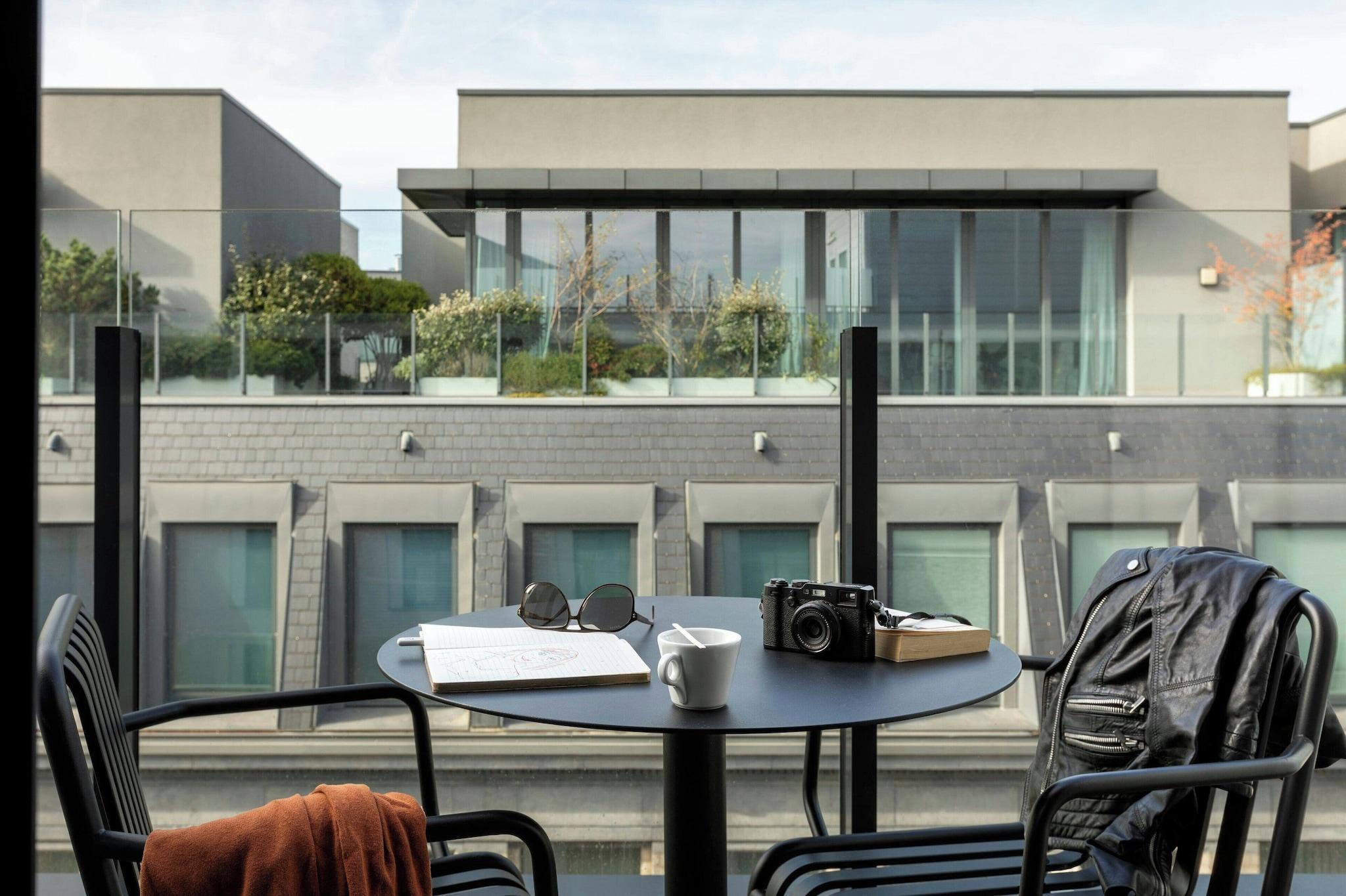 Double Queen Size Bed