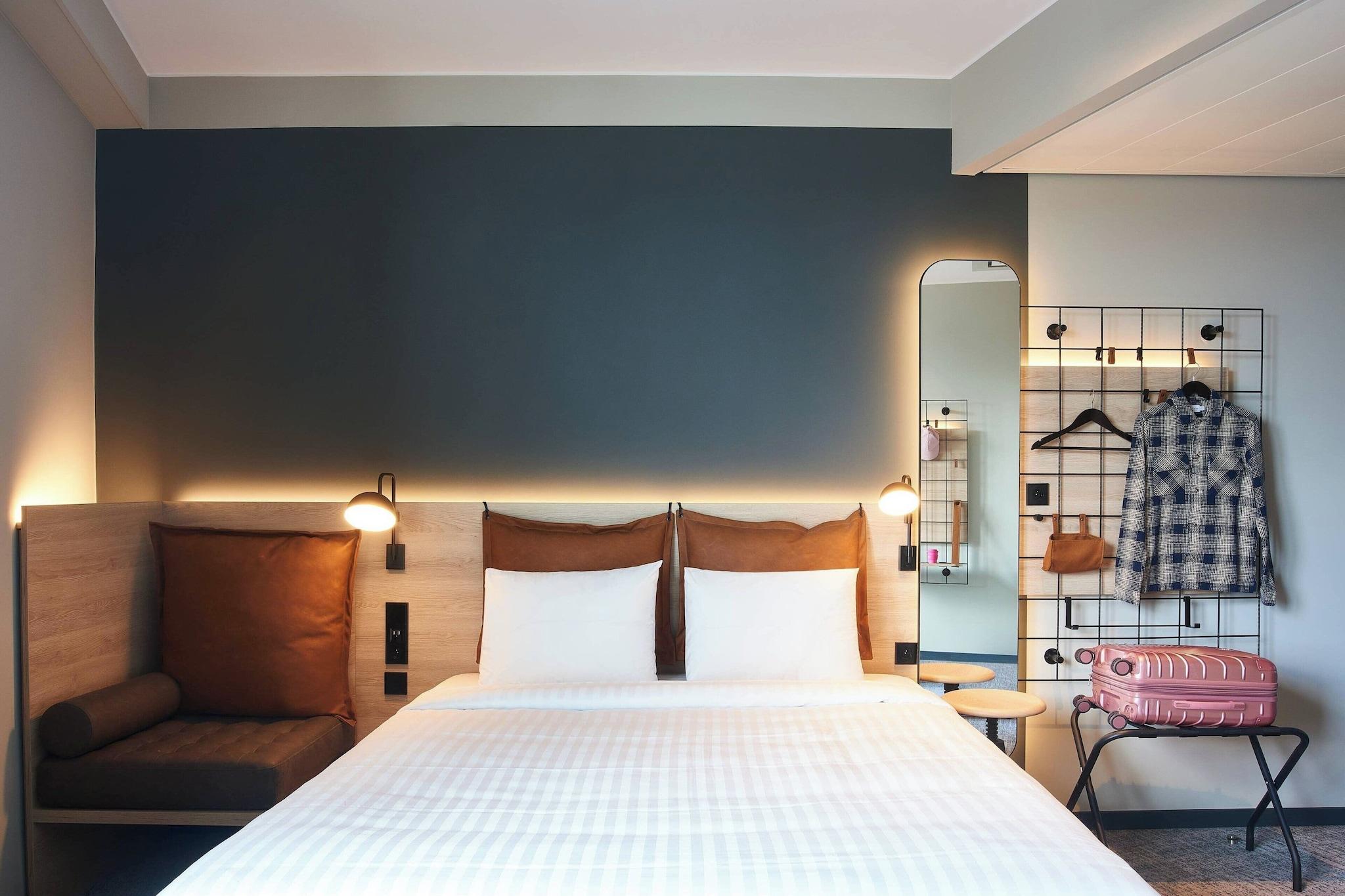 Double Queen Size Bed